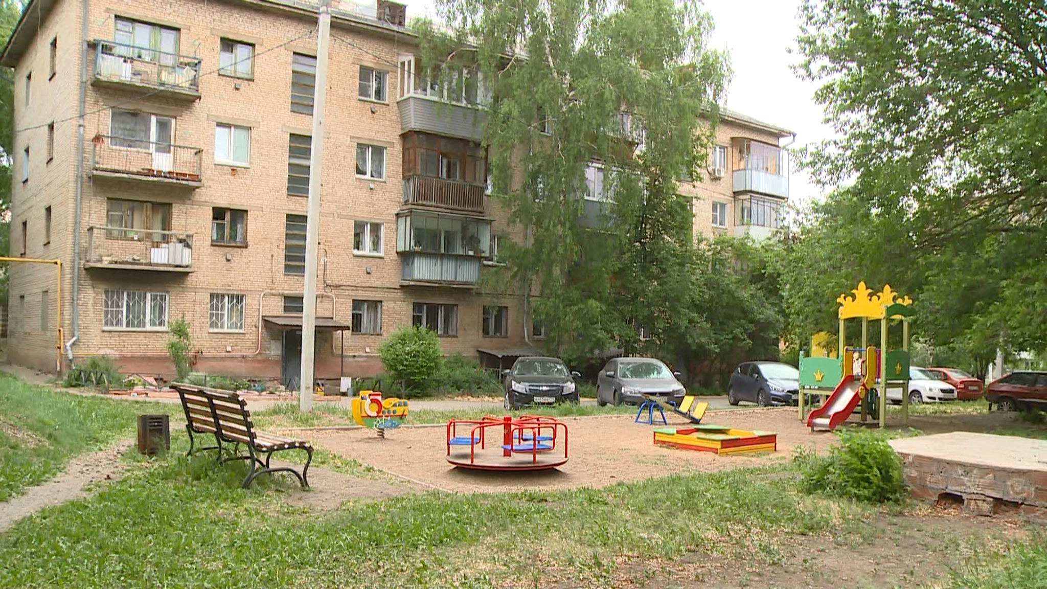 На детской площадке в Челябинской области открыли стрельбу