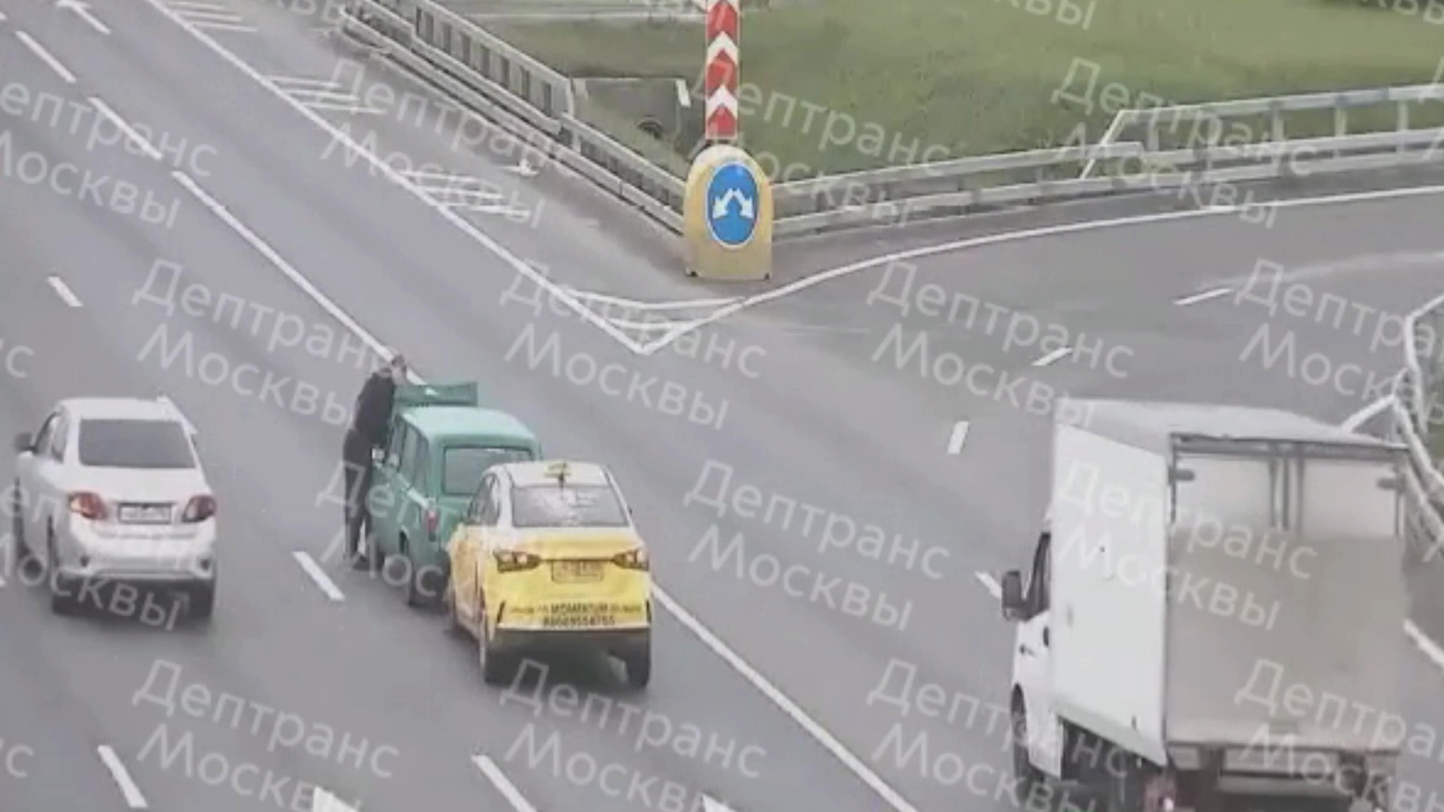 Водитель загорелся после аварии на МКАД