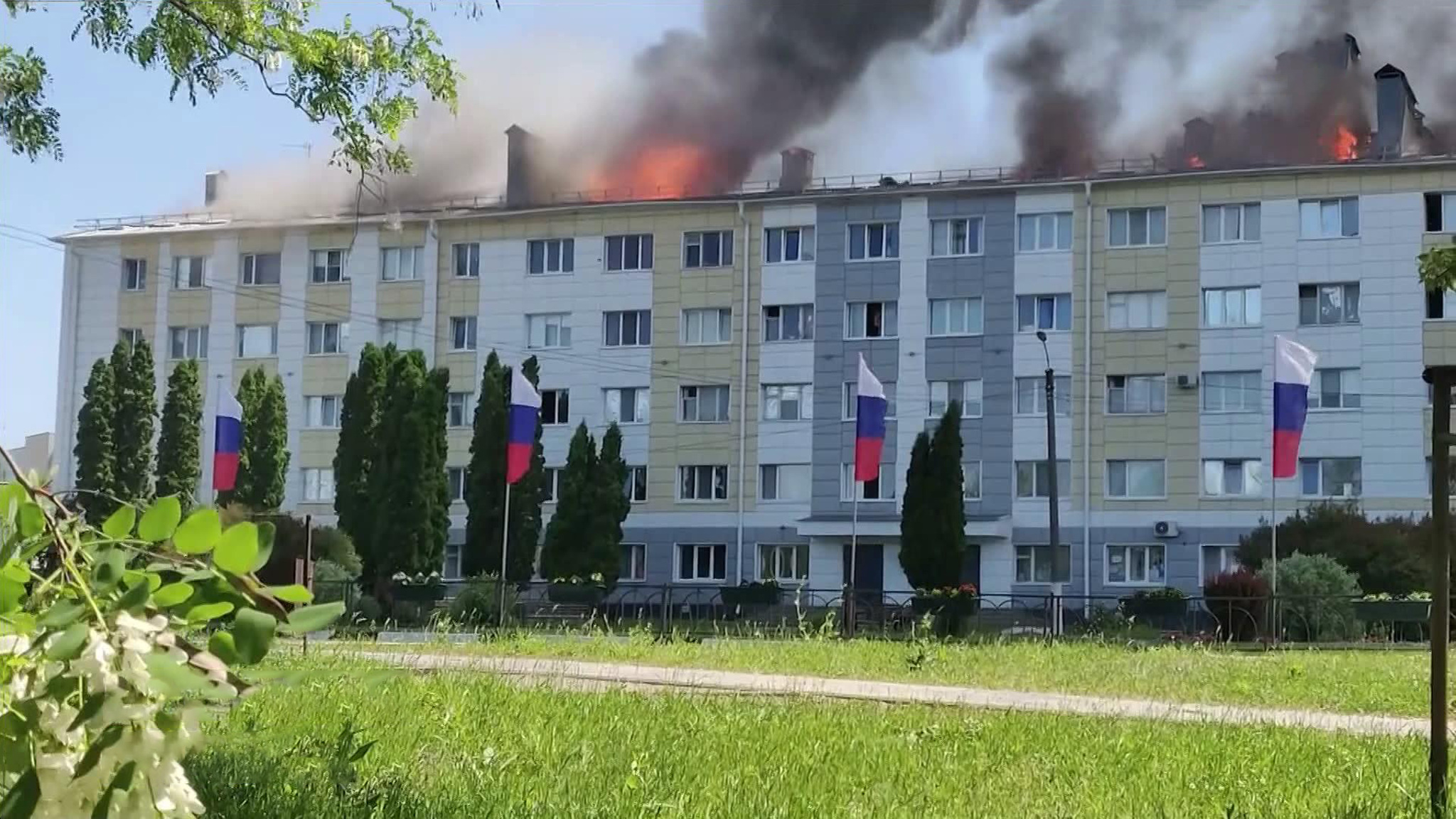 На жилые кварталы Шебекина обрушились сотни снарядов