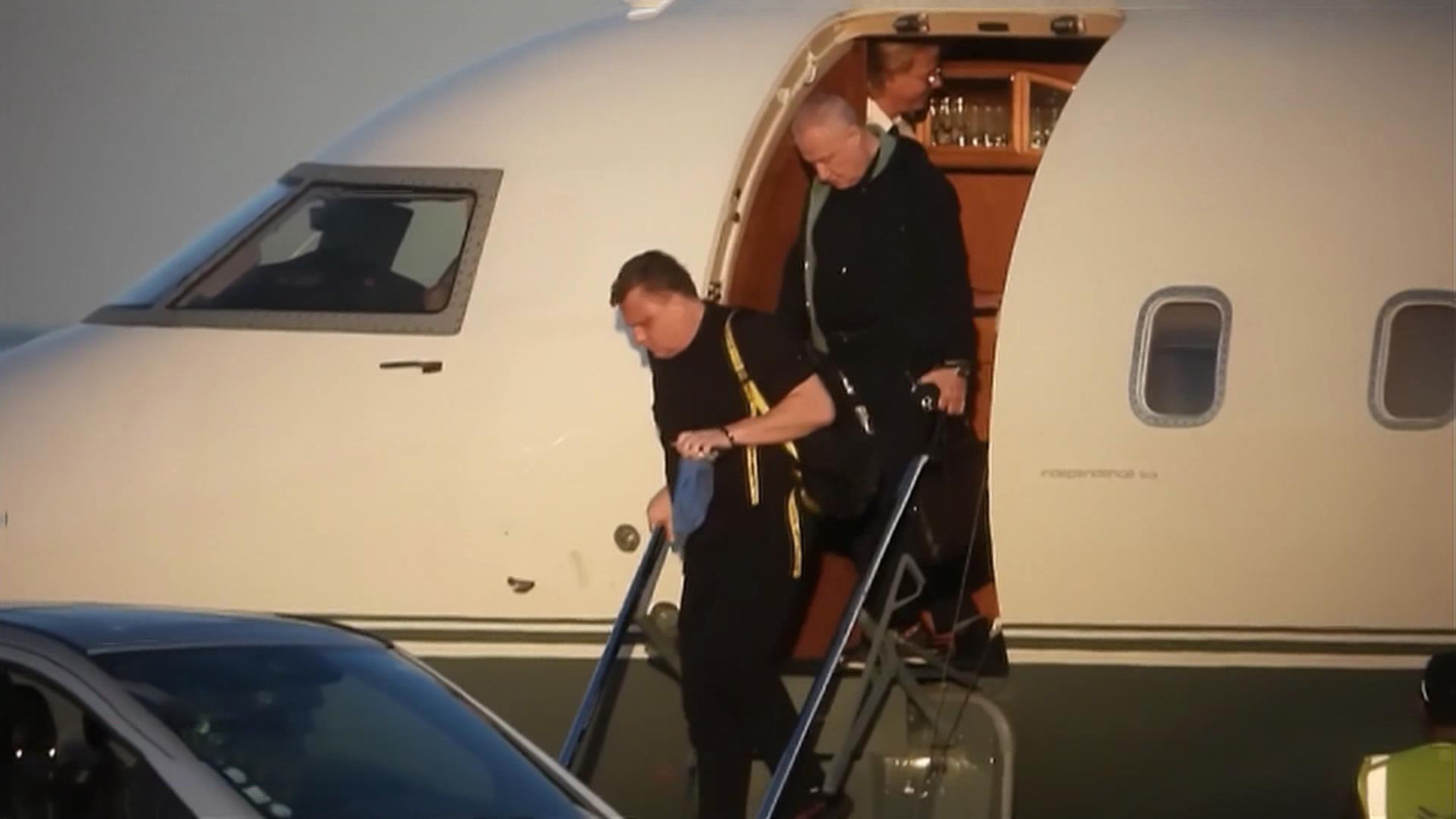 Под какими предлогами украинская элита прохлаждается на Западе
