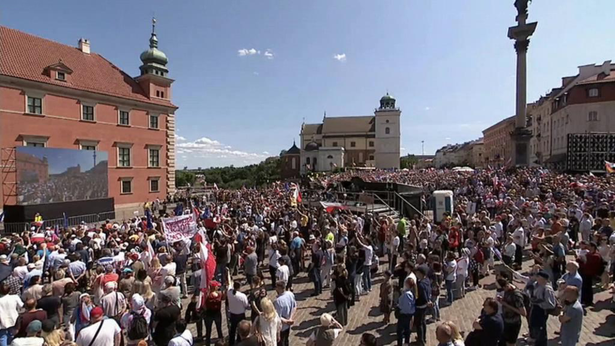 Закон о "российском влиянии" возмутил поляков и Госдеп США