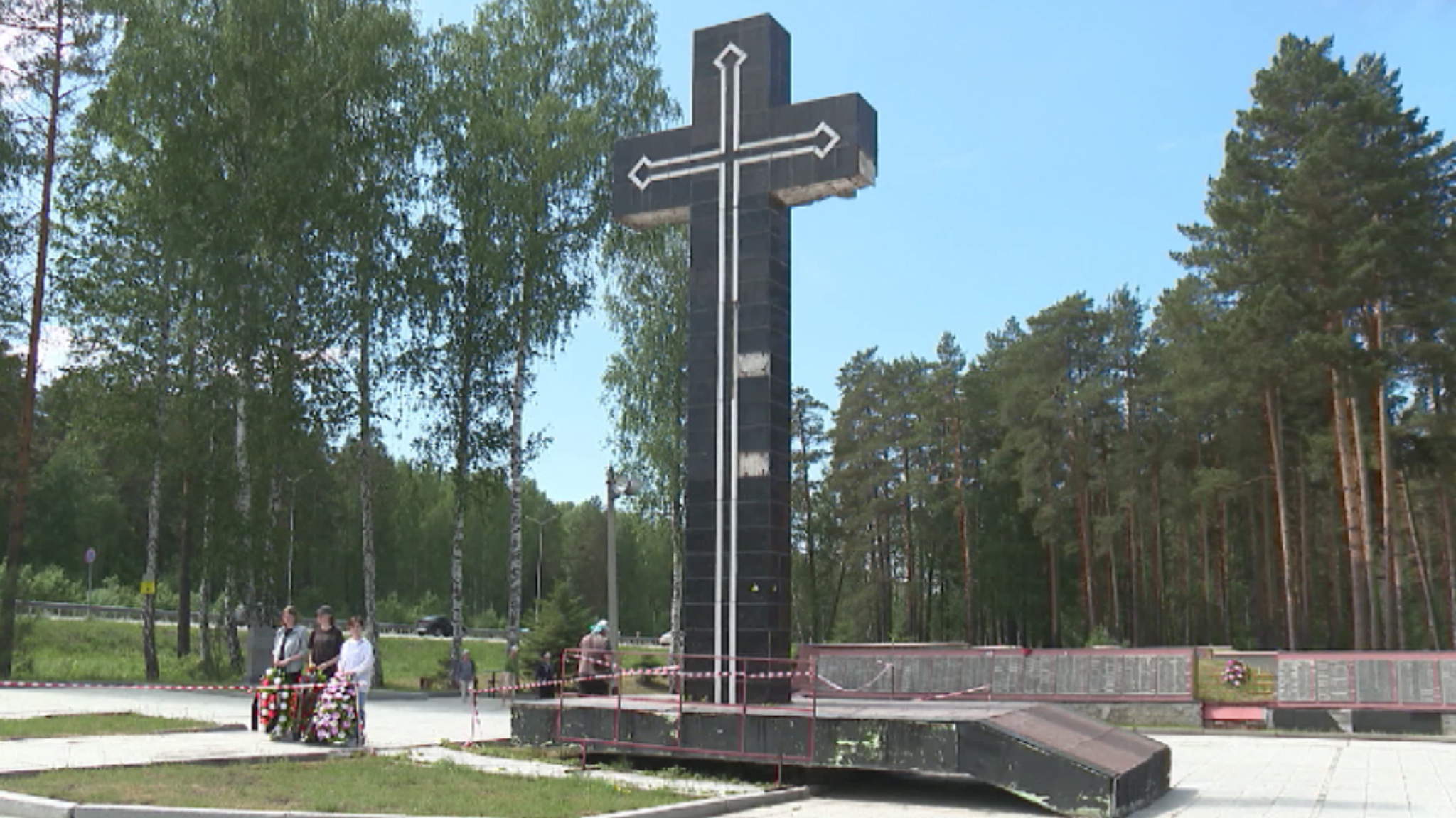 Память жертв политических репрессий почтили в Екатеринбурге