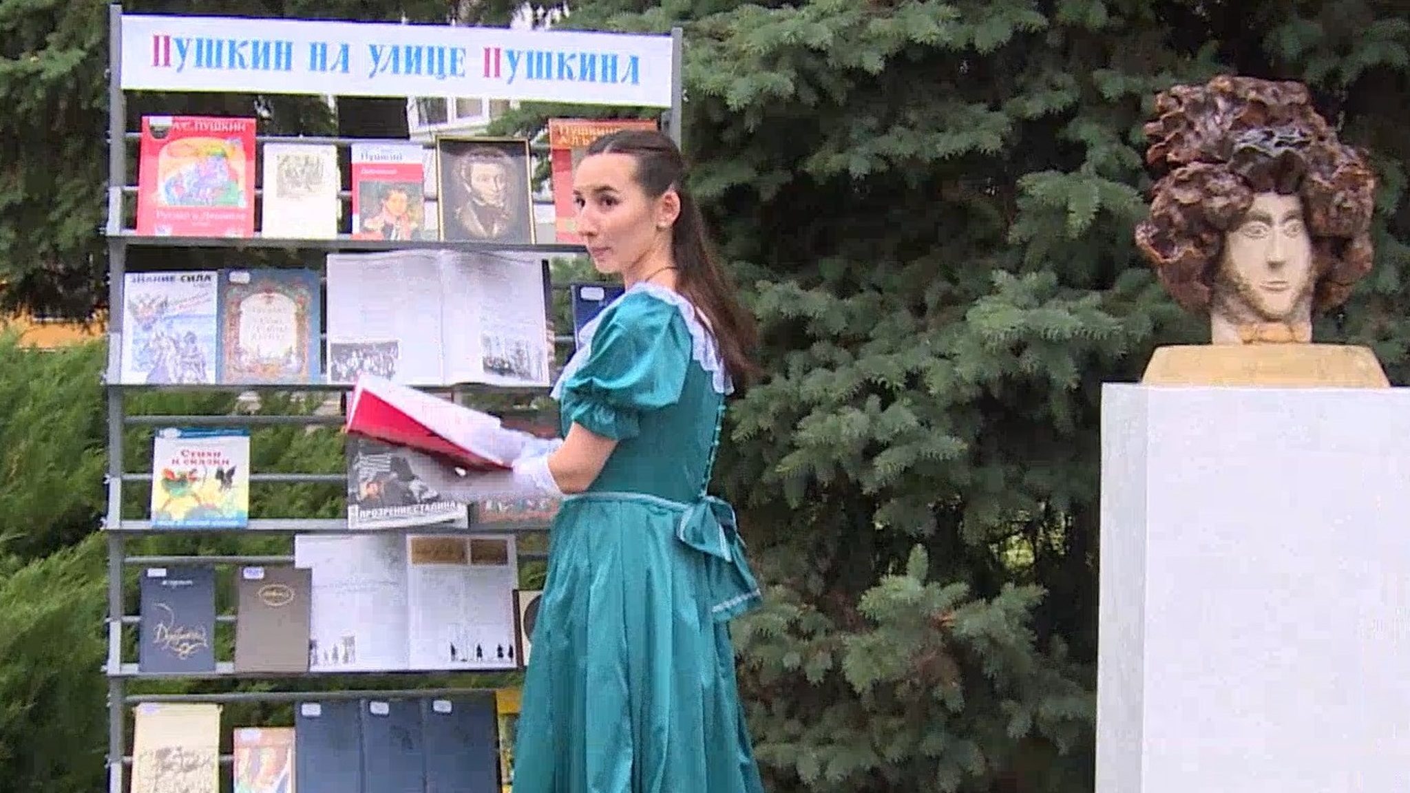 Пушкинский день и вечер: в Йошкар-Оле отметили праздник в честь «солнца русской поэзии»