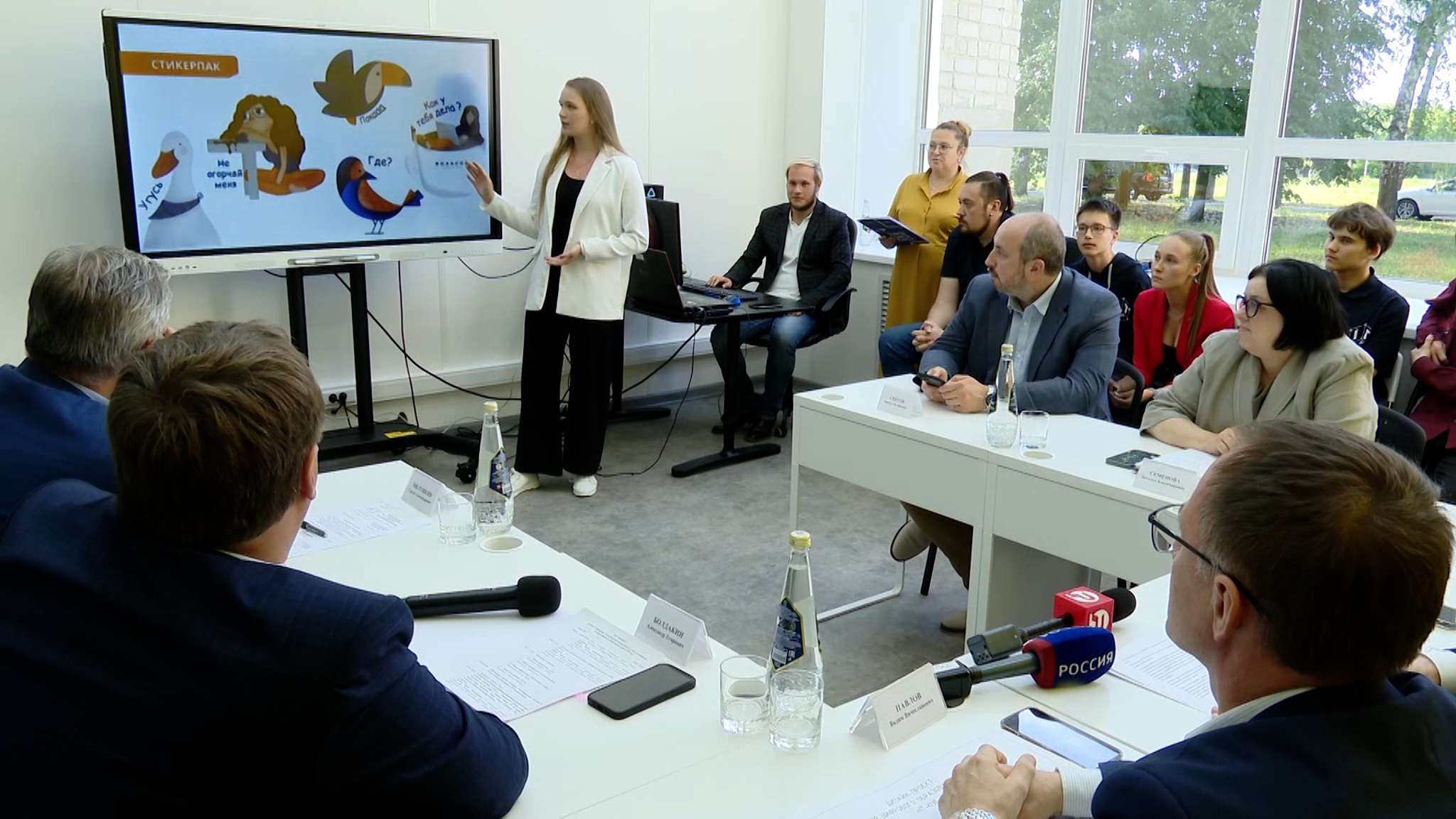 Губернатор Алексей Русских встретился с учащимися "Ай-ти куба" при УлГТУ