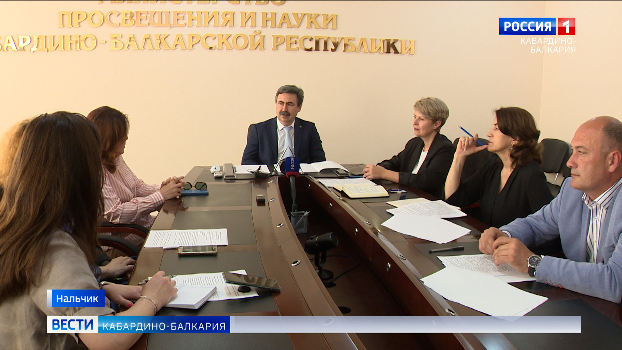 В КБР объявили фотоконкурс "Учитель за порогом класса"