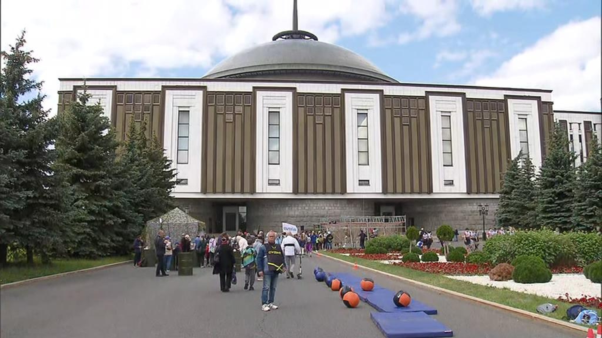 В парке для патриотов учат детей собирать автоматы