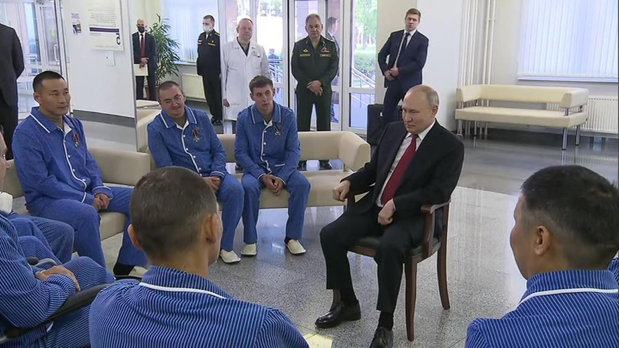 Путин в День России пообщался с участниками СВО