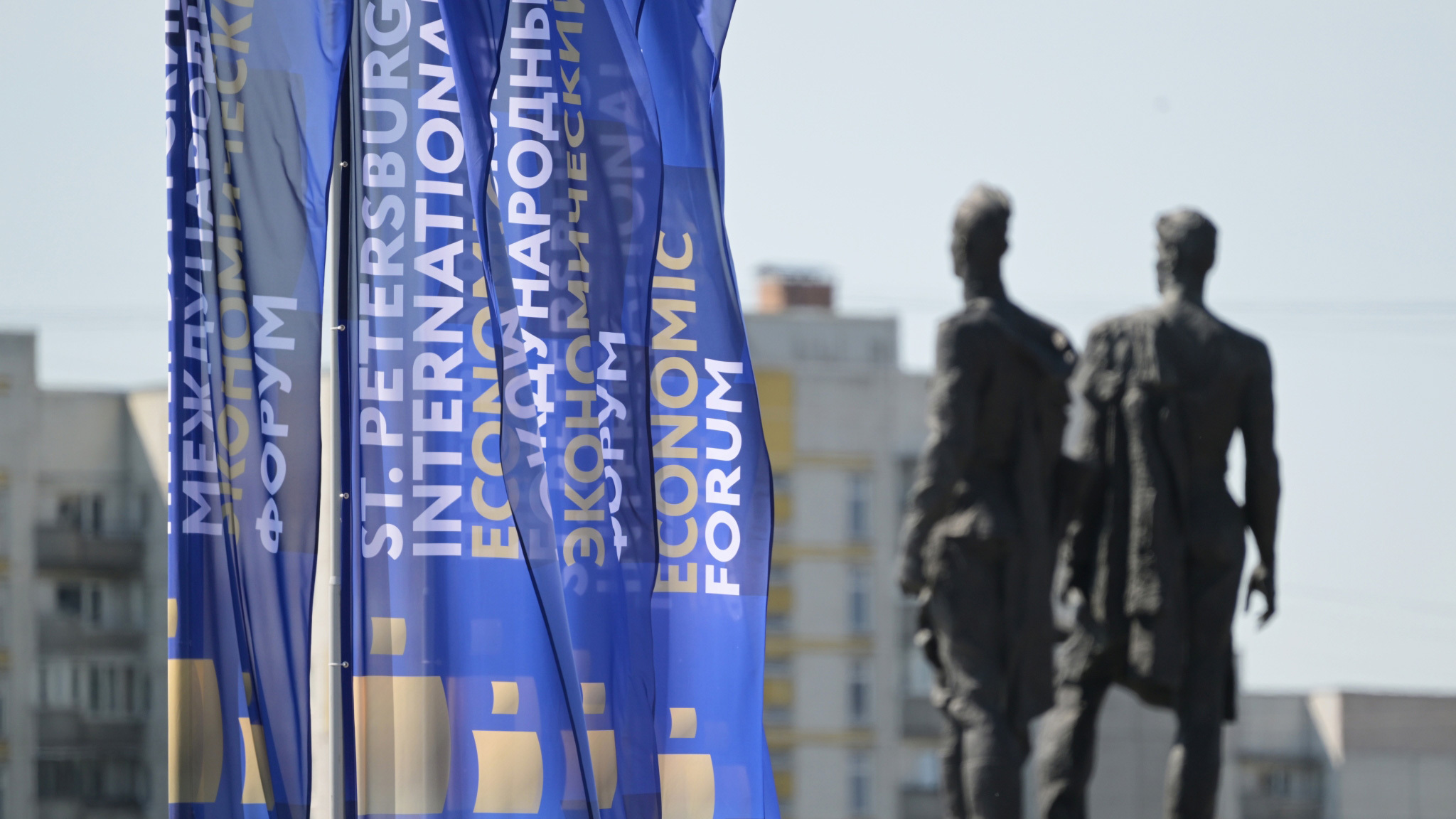 На Петербургском форуме подписаны соглашения на триллионы рублей