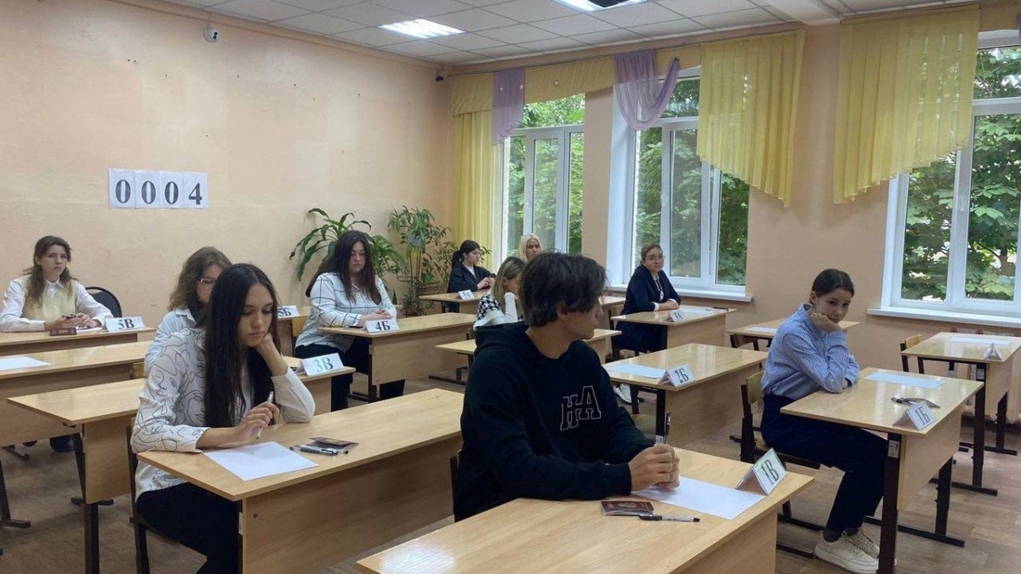 Сегодня школьники региона сдают ЕГЭ по иностранному языку и биологии
