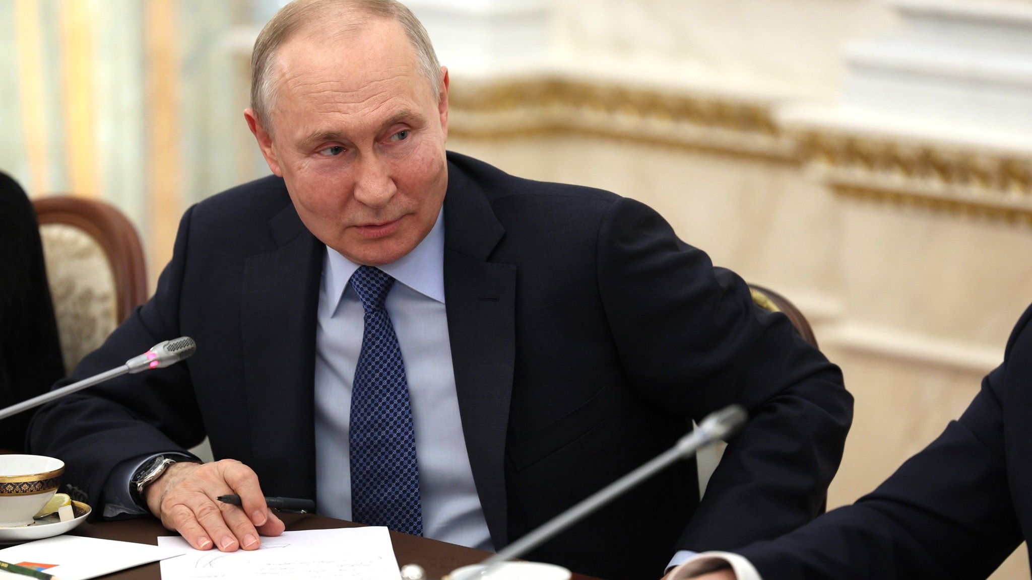 Знает, что происходит в окопах. Военкоров поразила осведомленность Путина
