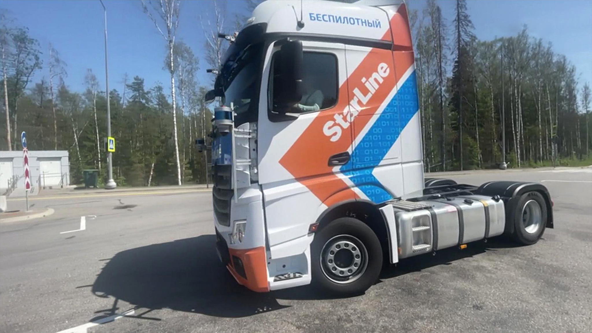 "КамАЗ" запустил по трассе "Нева" беспилотные грузовики
