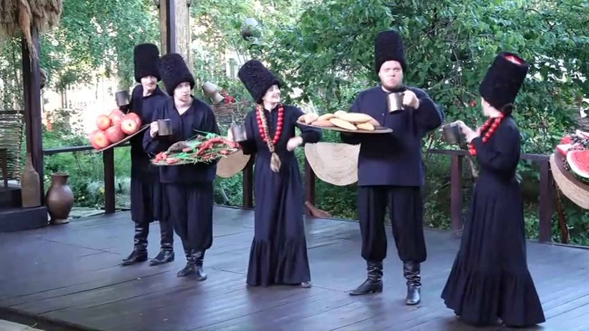 В Краснодаре представили спектакль на кубанской балачке