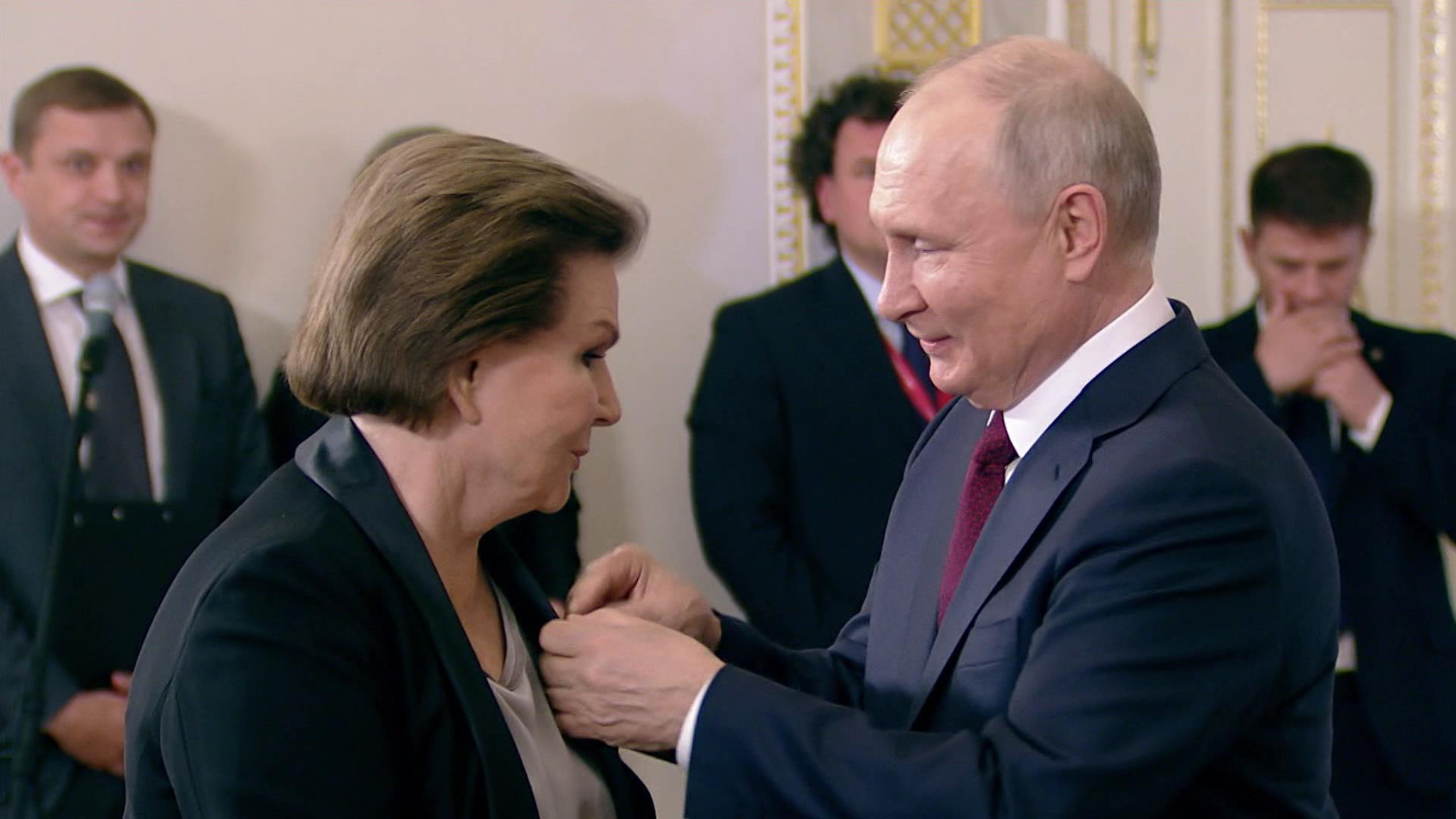 Орден Гагарина президент вручил Валентине Терешковой лично