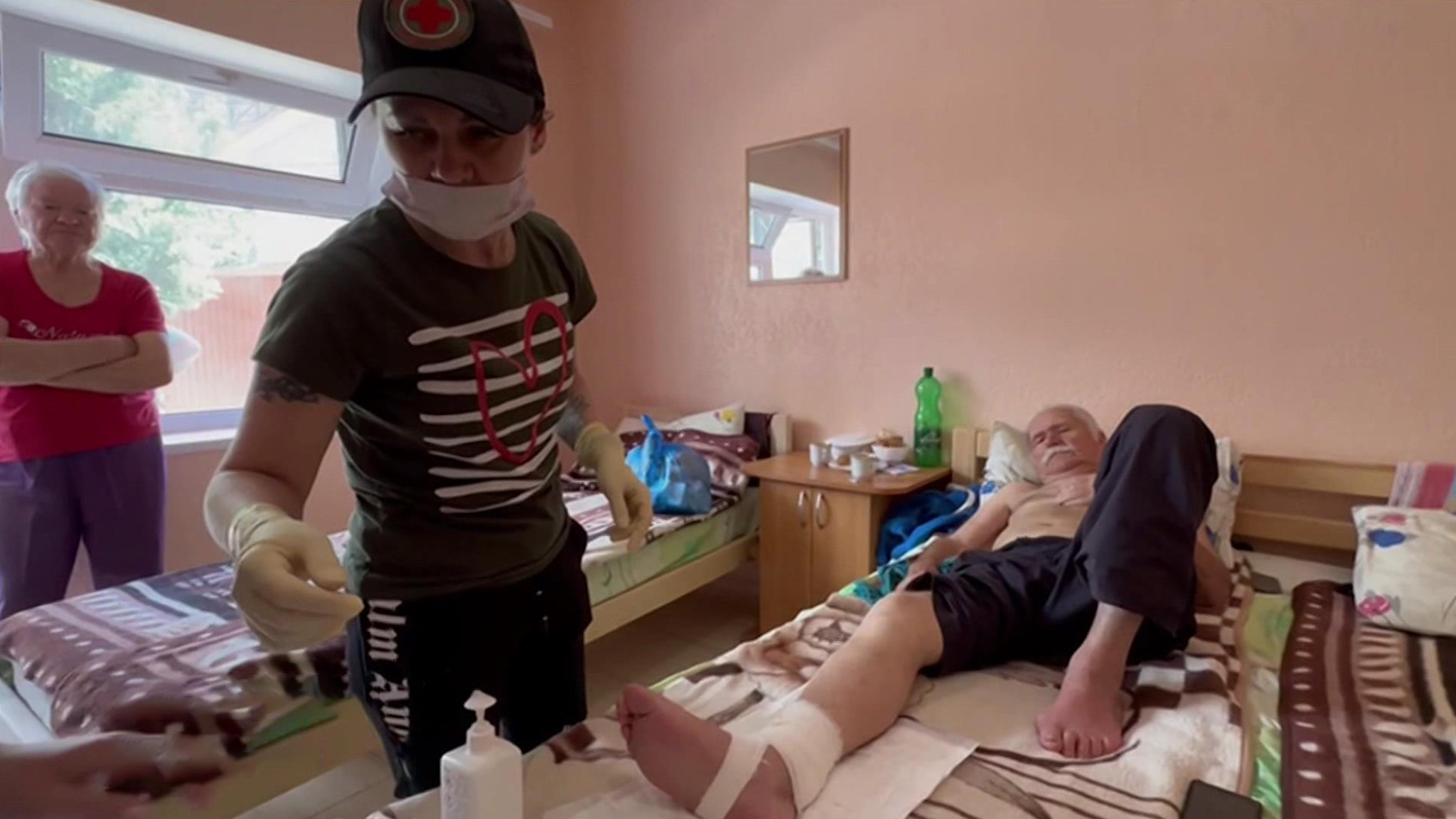 Жители Херсонской области получают медицинскую помощь и компенсации
