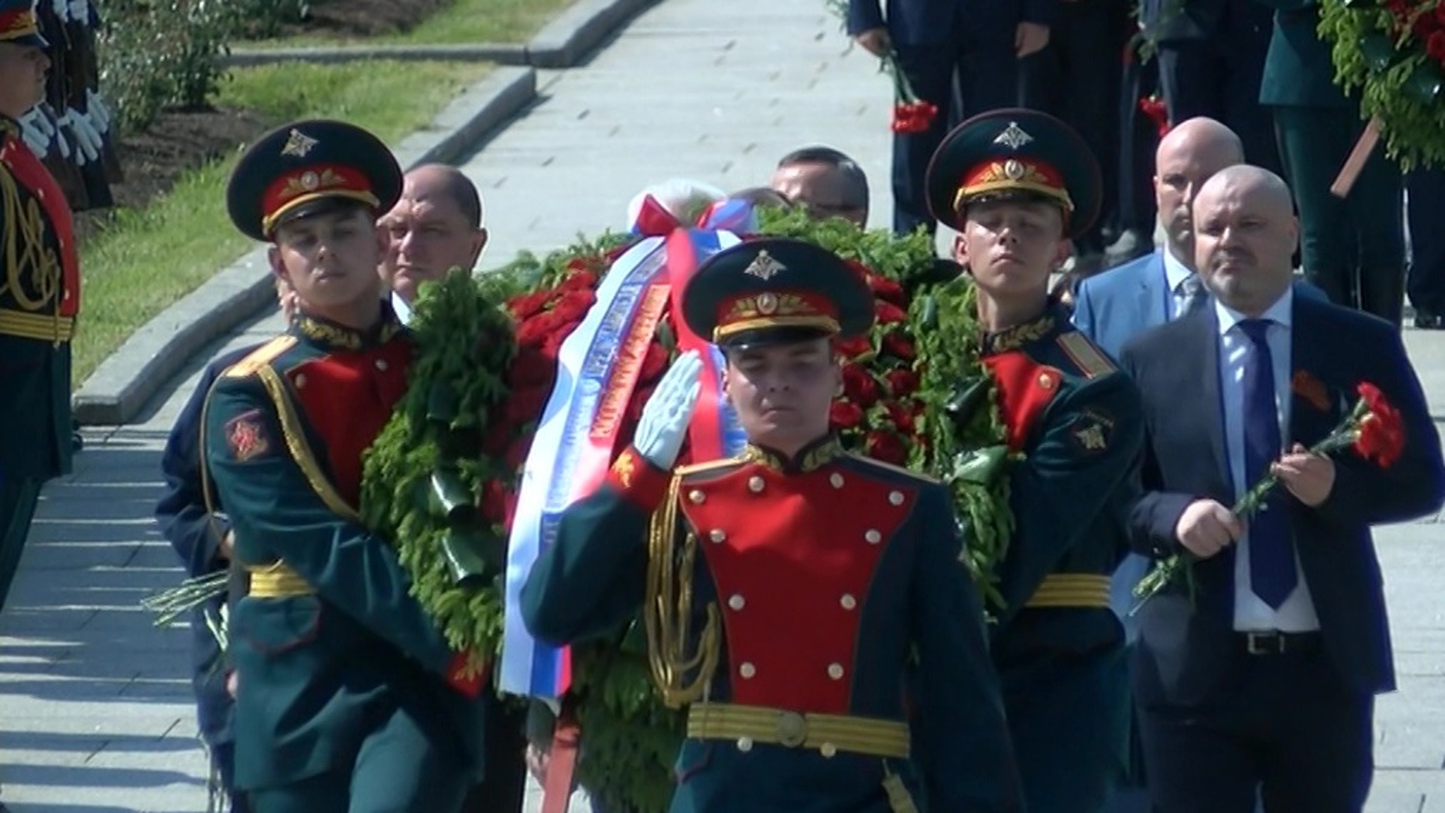 Памятная акция прошла на Пискаревском кладбище