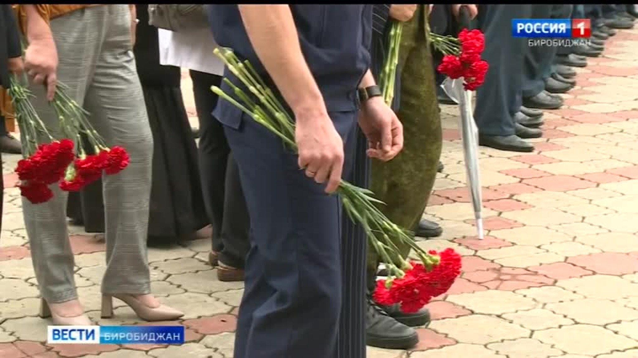 День памяти и скорби в Биробиджане: у мемориалов зажгли свечи и возложили цветы