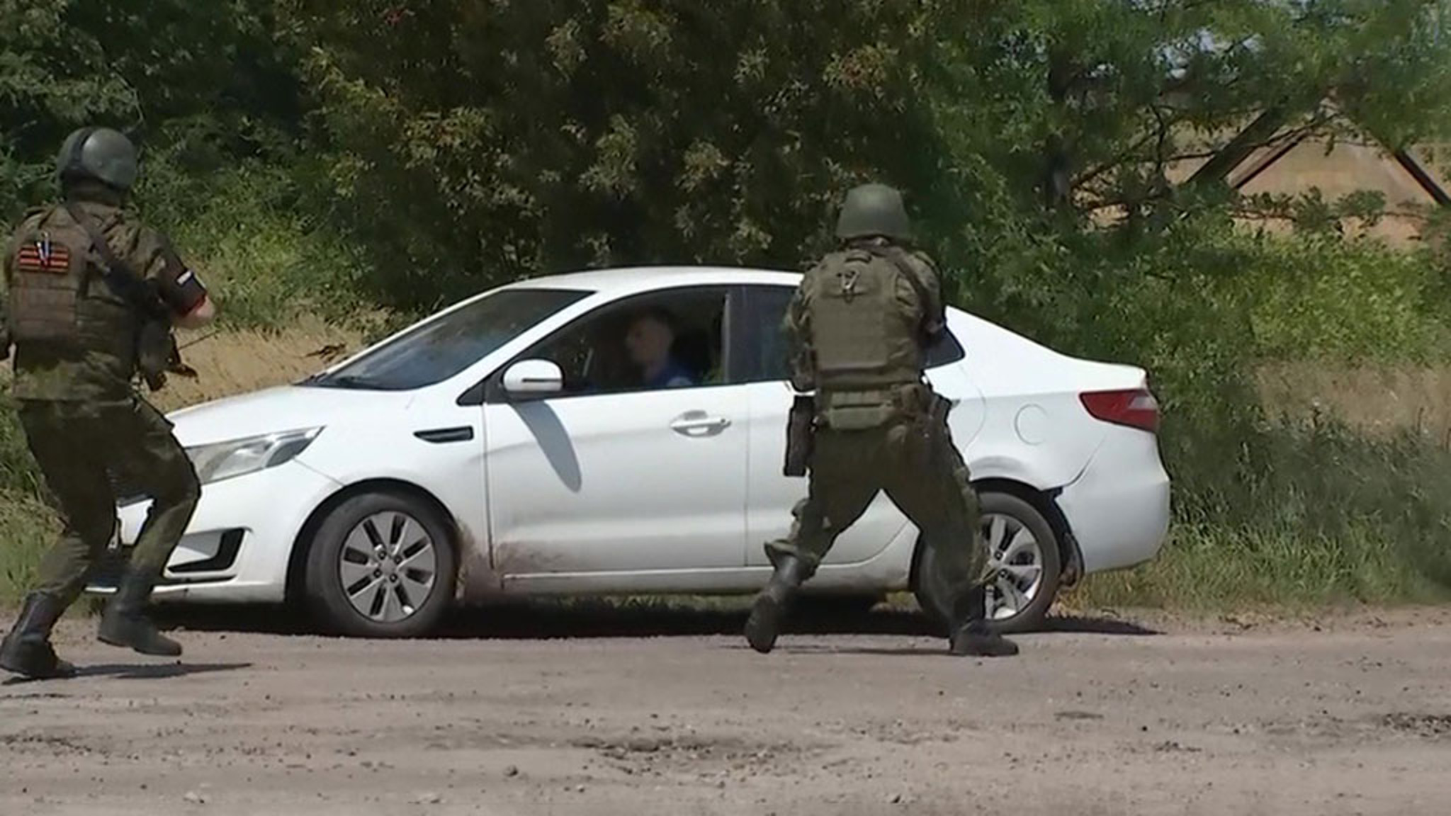 Военный патруль внушает людям спокойствие