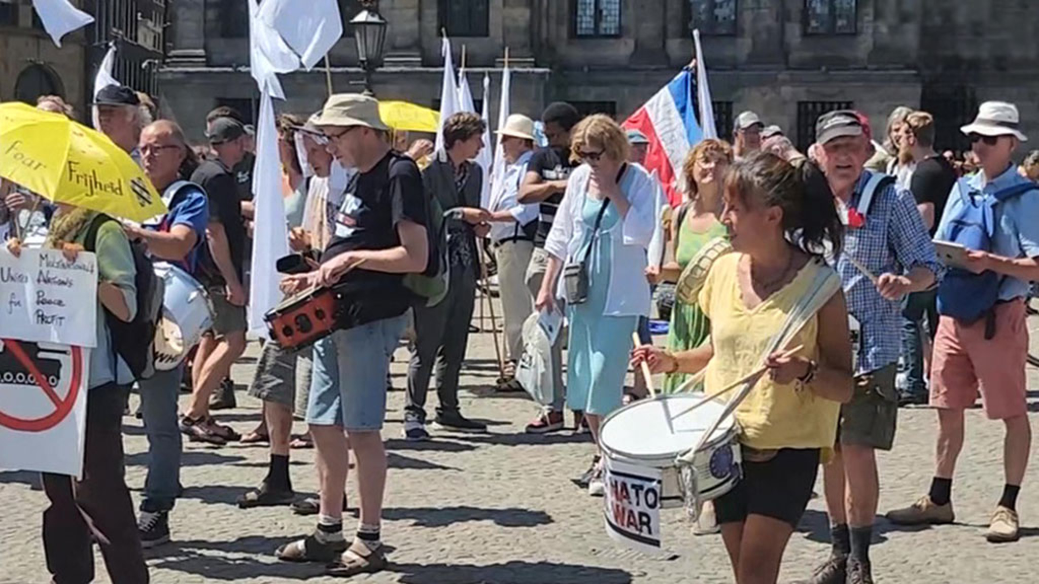 Митинги за мир западным политикам не интересны