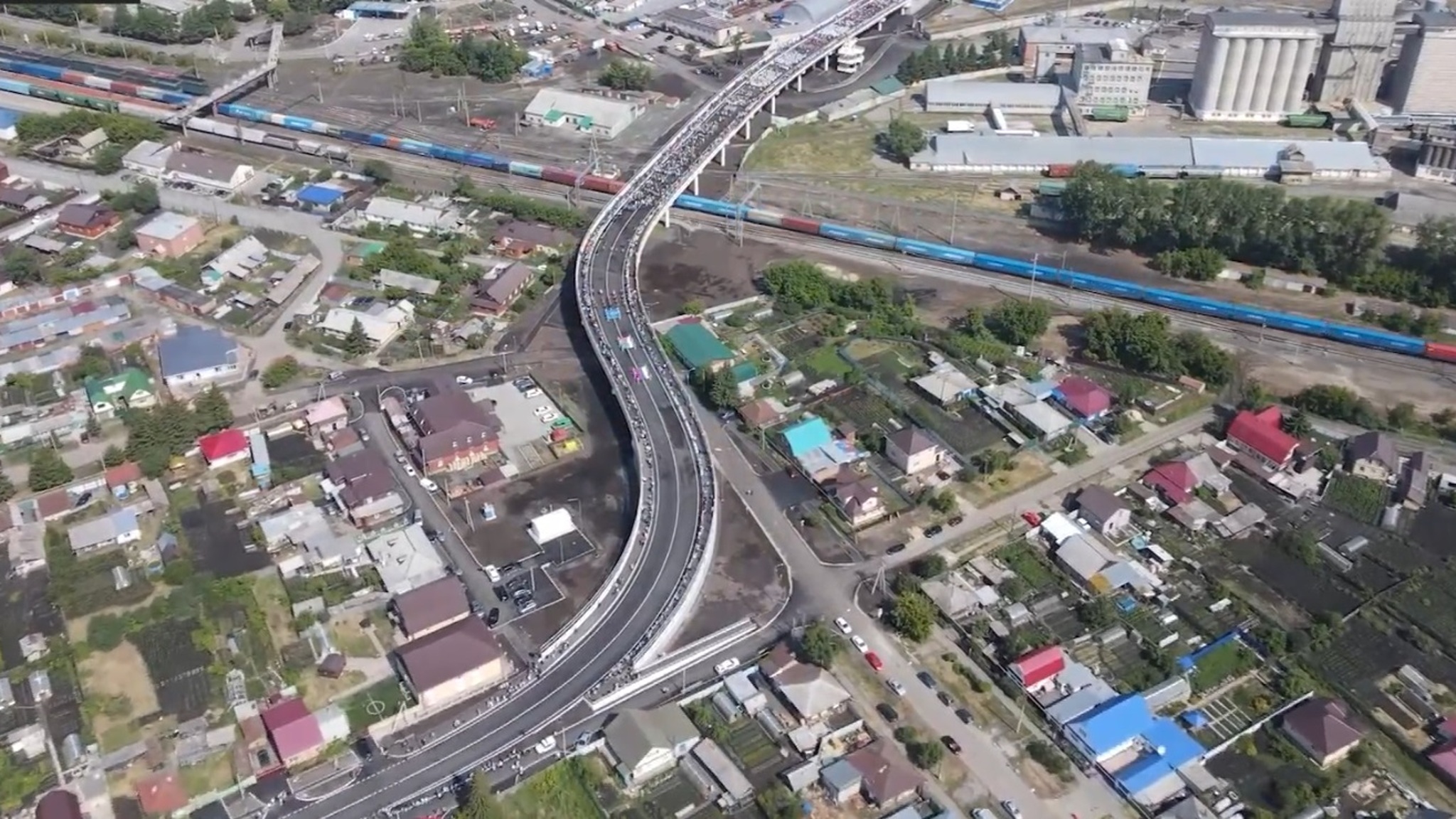 Новый путепровод через Транссиб запустили в Тюменской области