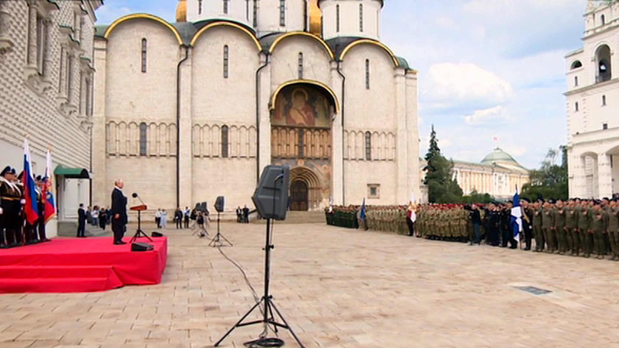 Президент оценил роль военнослужащих и силовиков в подавлении мятежа