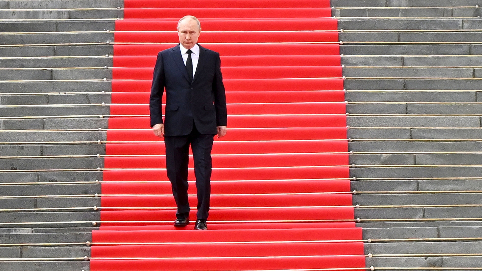 Путин поблагодарил всех, кто "встал на пути у смуты"