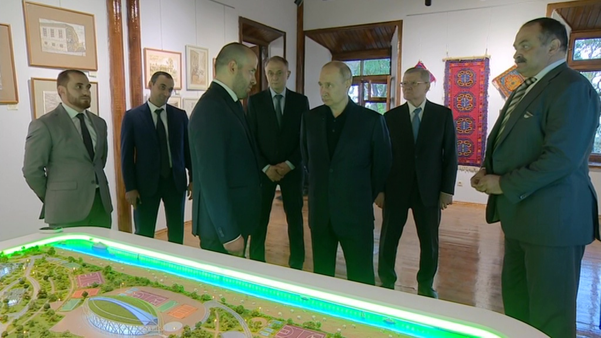 В крепости Нарын-Кала Путин рассмешил всех вопросом про монеты