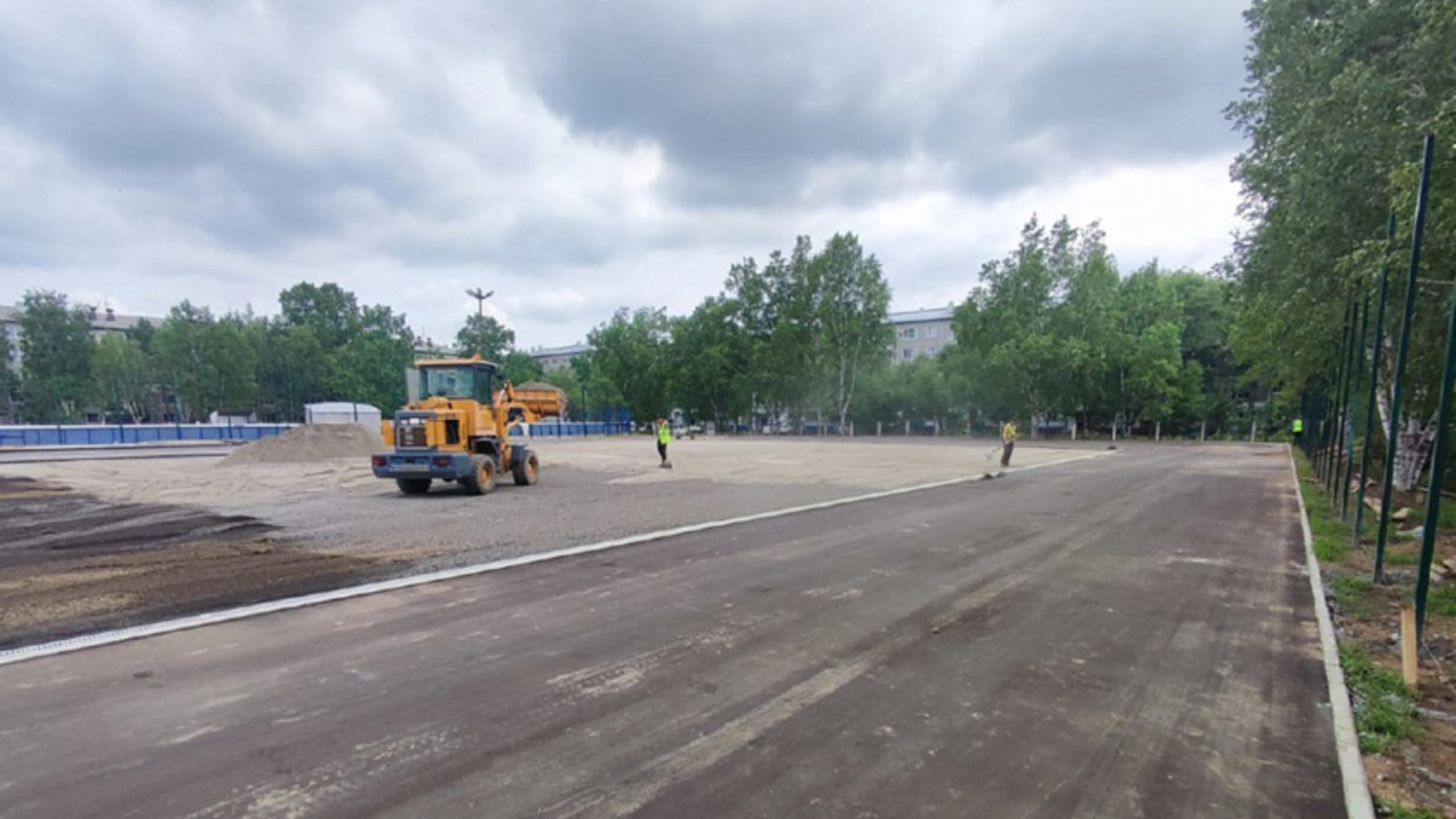 На "умной" спортплощадке в Моховой Пади завершается подготовка основания