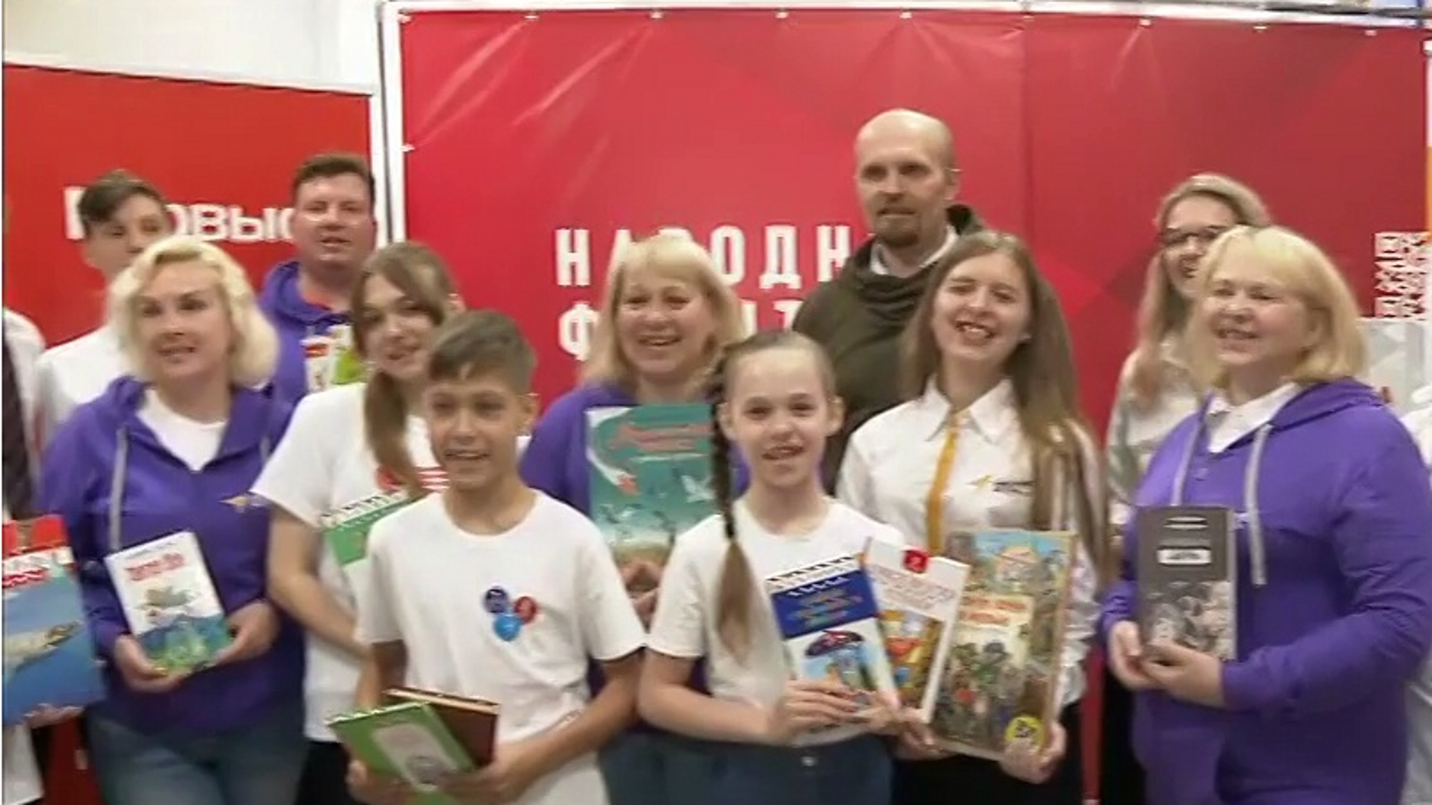 Нижегородские школьники собрали книги для детей Донбасса