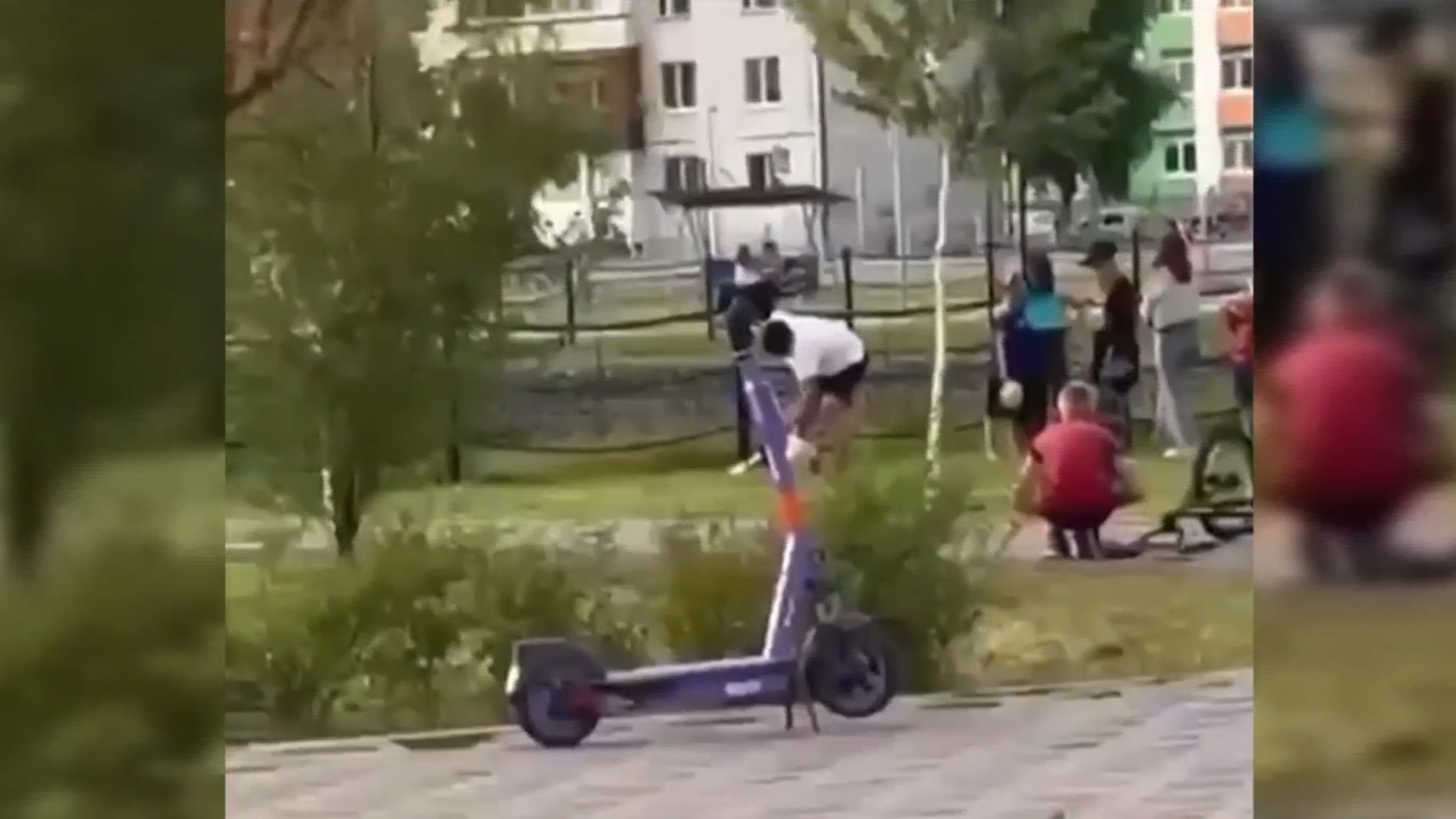 Мужчина поднял руку на ребенка в тюменском сквере