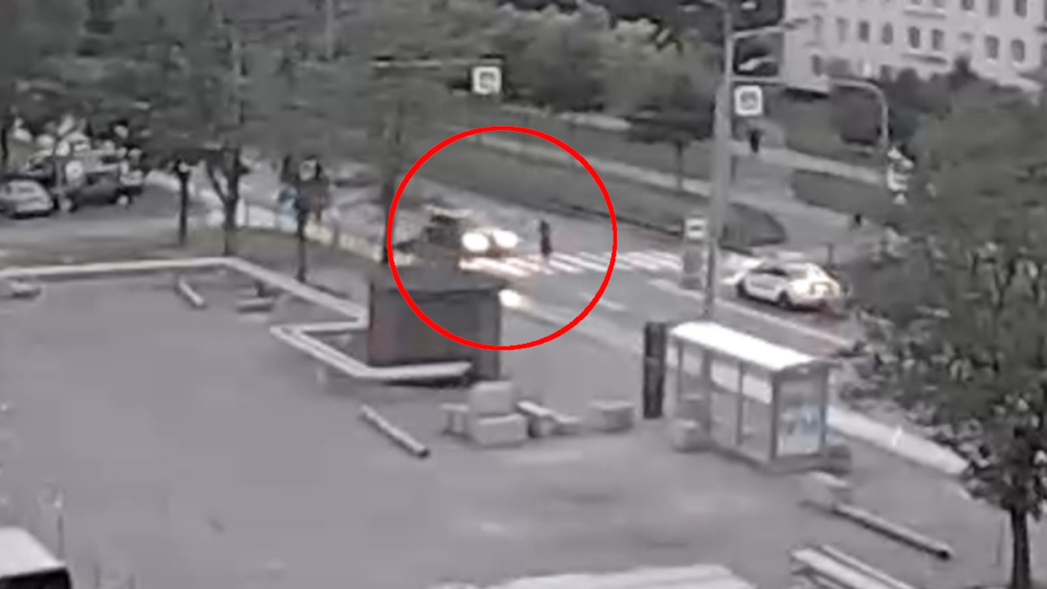 Момент гибели пешехода в Колпине сняла камера