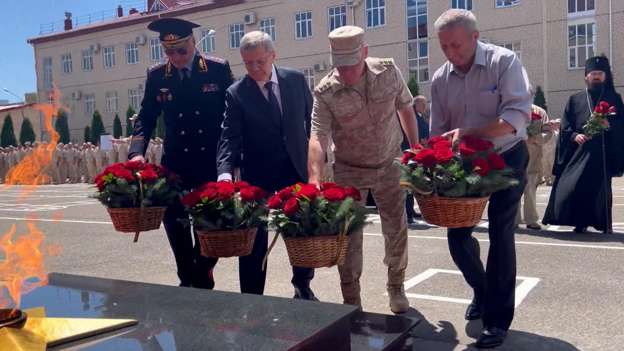 В Пятигорске открыли памятник военным и росгвардейцам