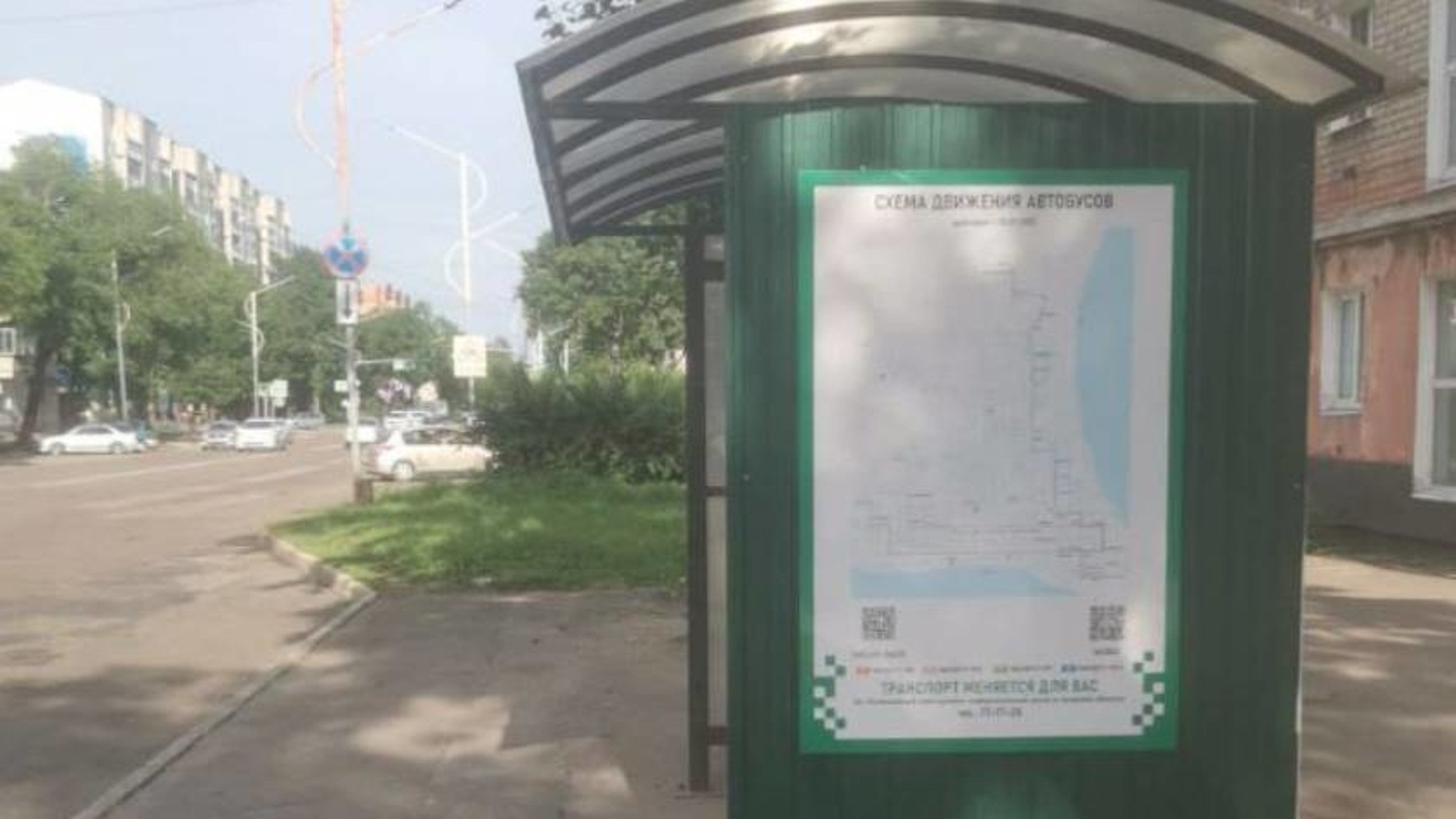 На благовещенских остановках разместили схемы обновленных маршрутов