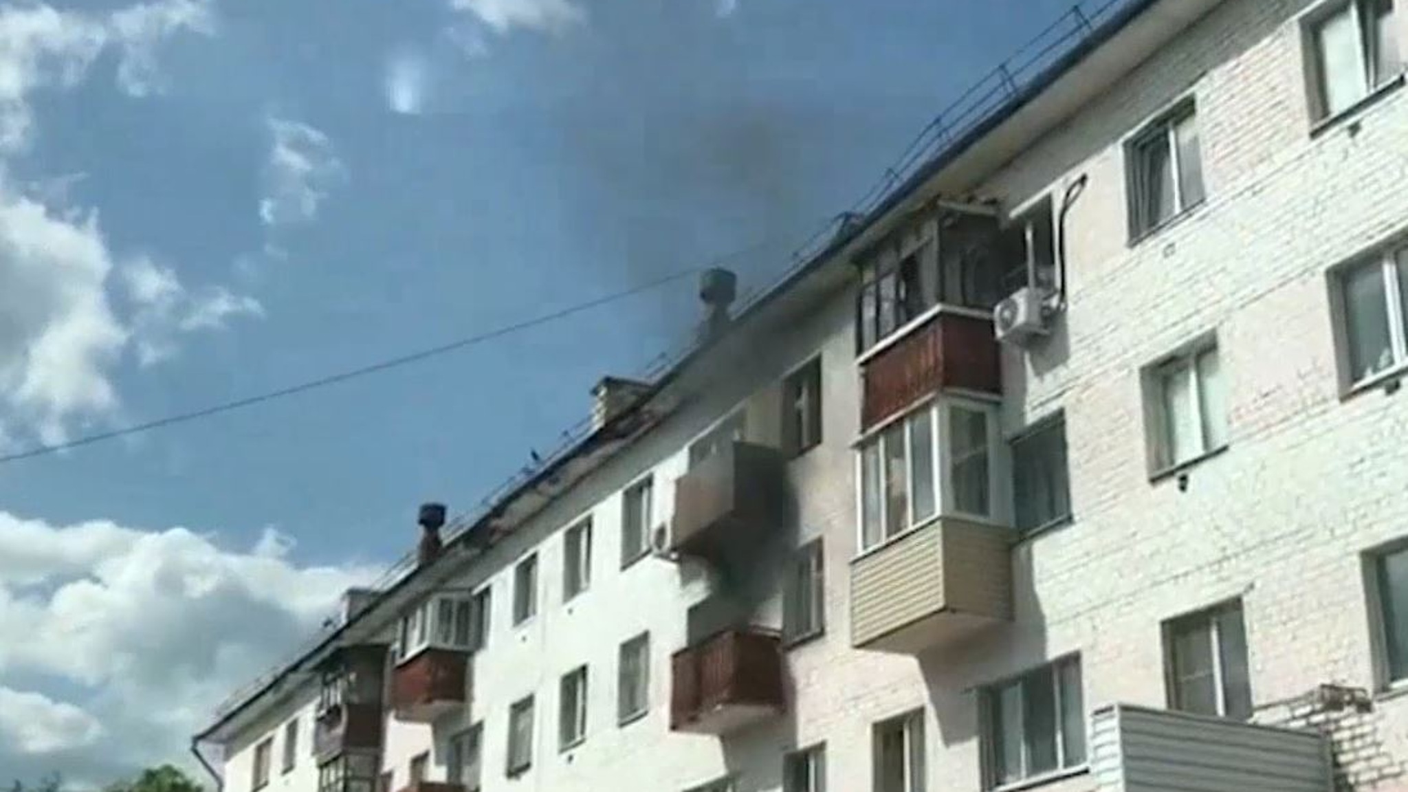 Бдительность йошкаролинцев не дала огню перекинуться с балкона в квартиру