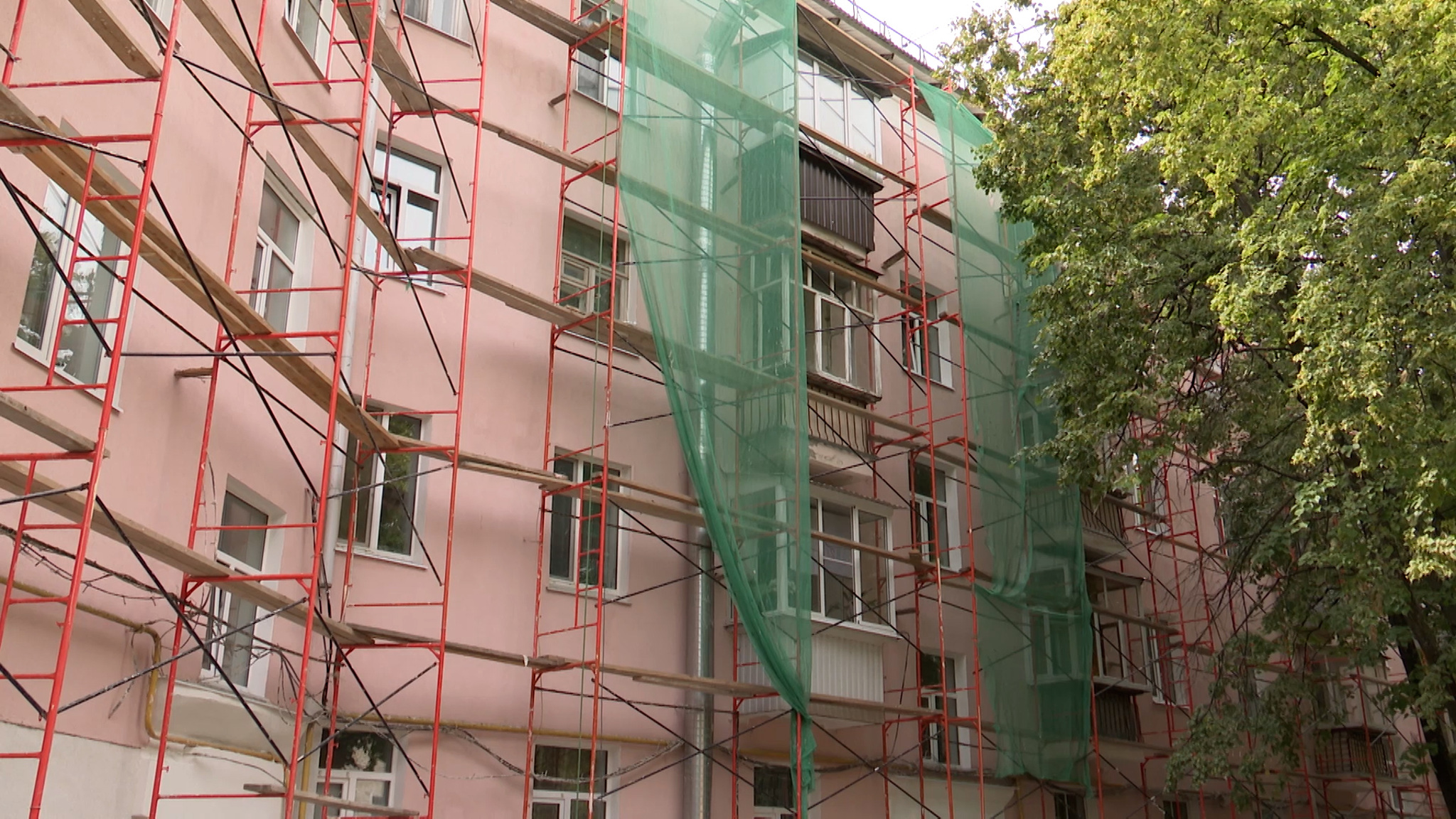 В 116 ульяновских многоэтажках в этом году заменят инженерные сети, кровлю или обновят фасад