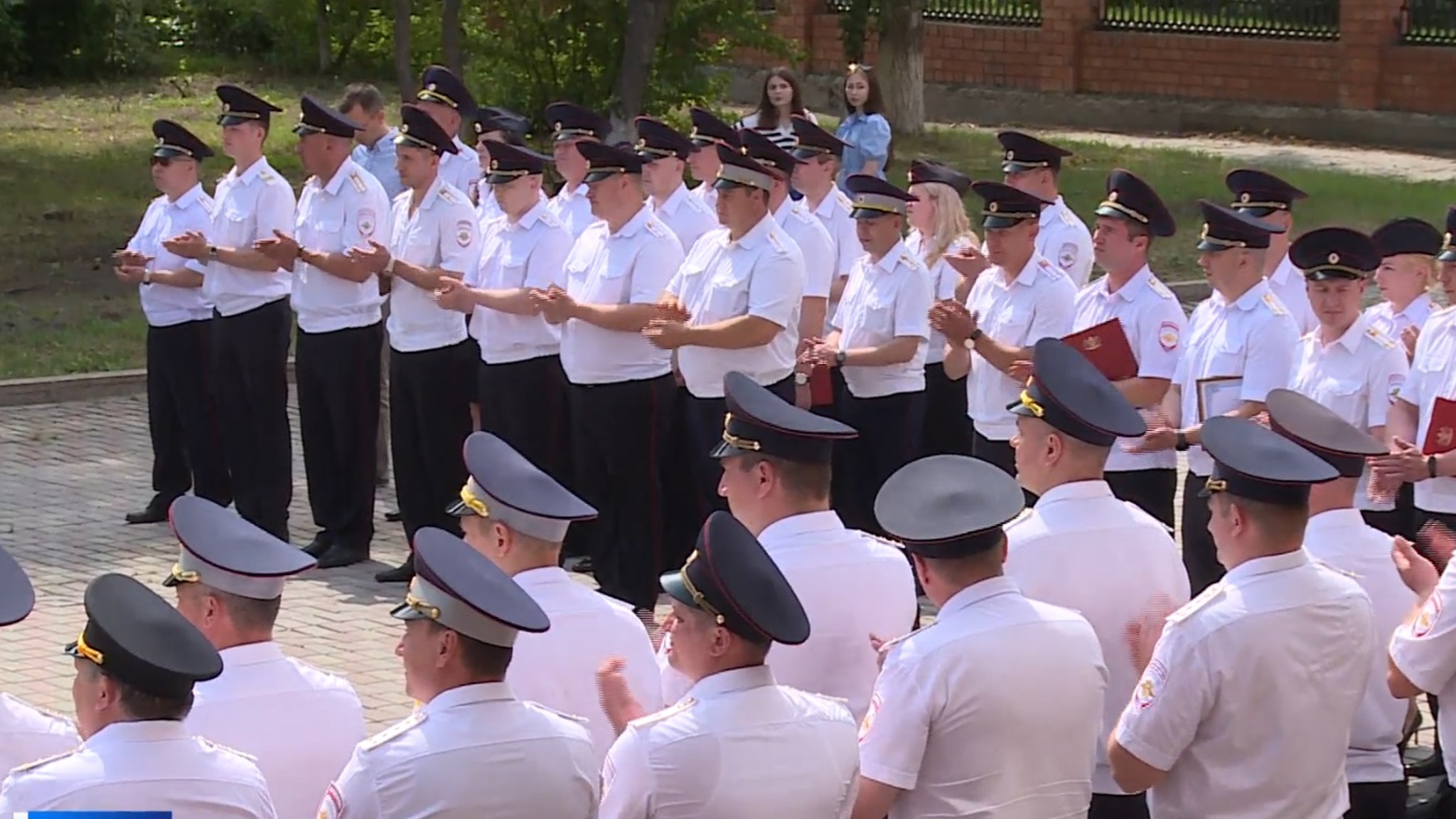 Более 150 тюменских сотрудников ГИБДД отметили наградами