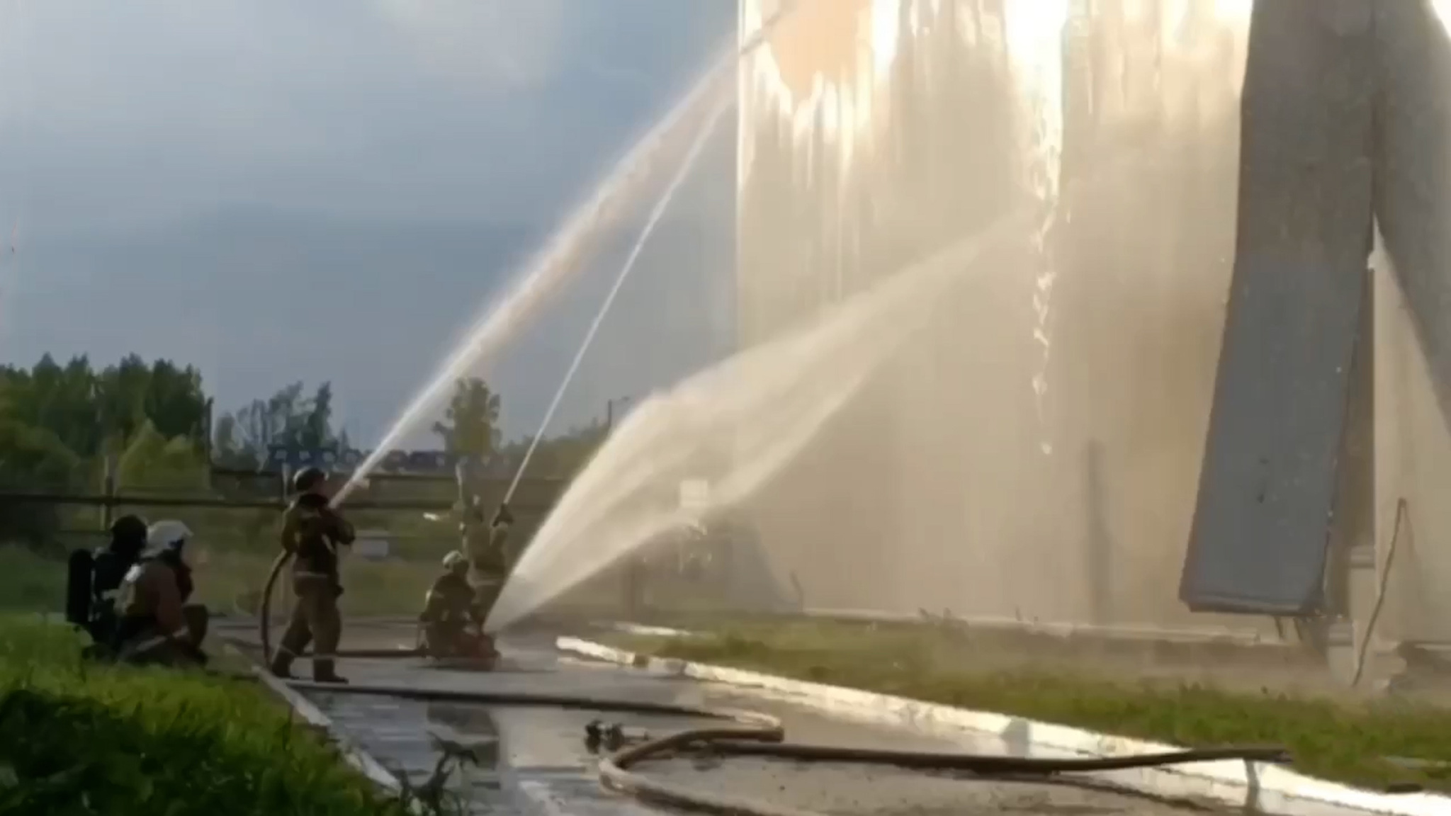 В Великом Новгороде загорелась Лужская ТЭЦ