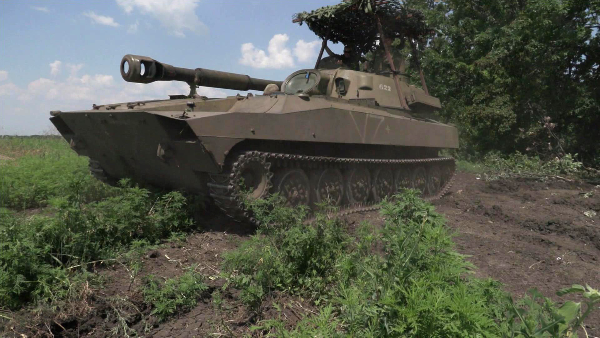 Маневренные самоходные установки "Гвоздика" бьют по укрепрайонам ВСУ