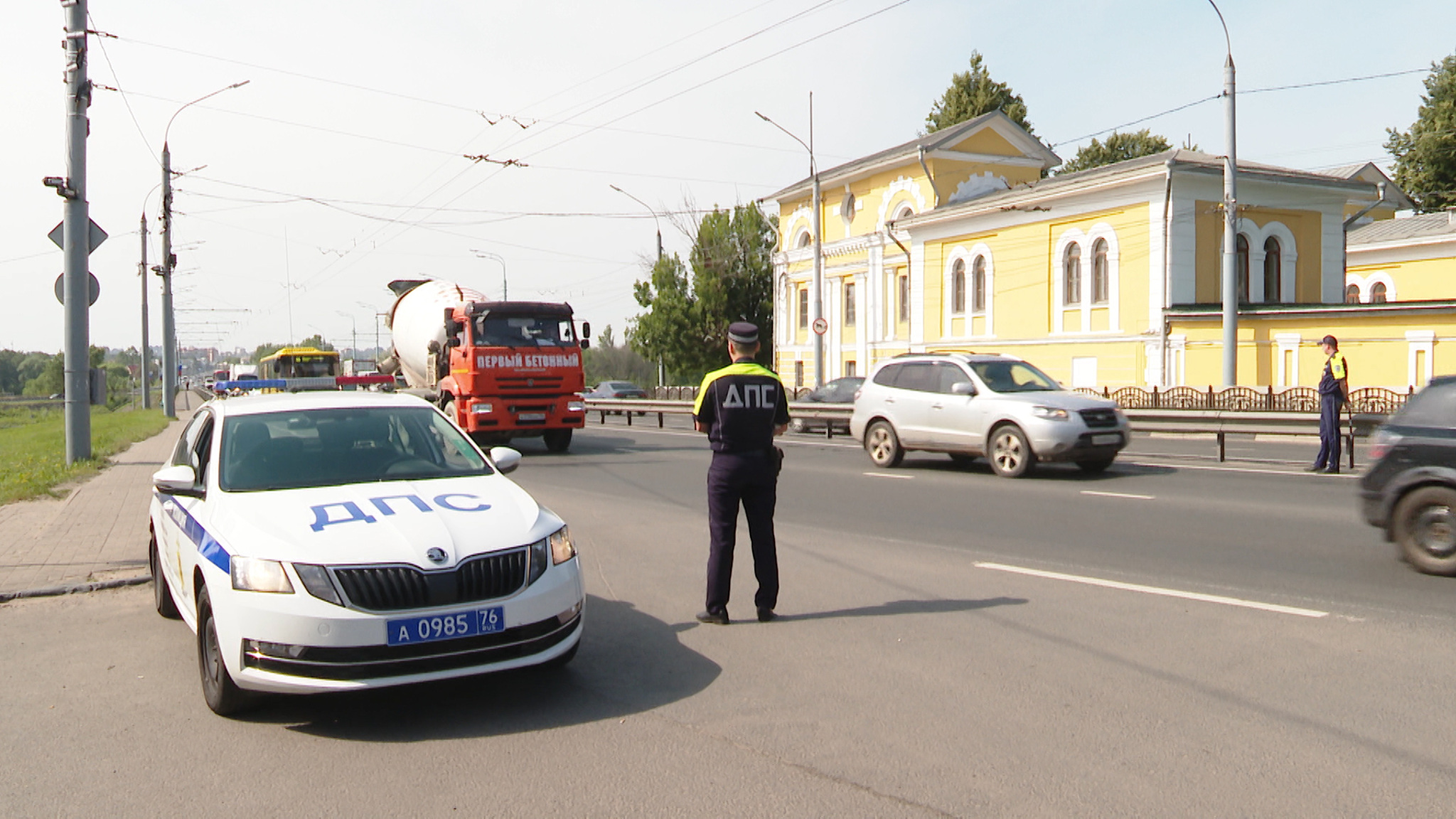 В Ярославле приставы и сотрудники ГИБДД ловили должников за ЖКХ прямо на дороге