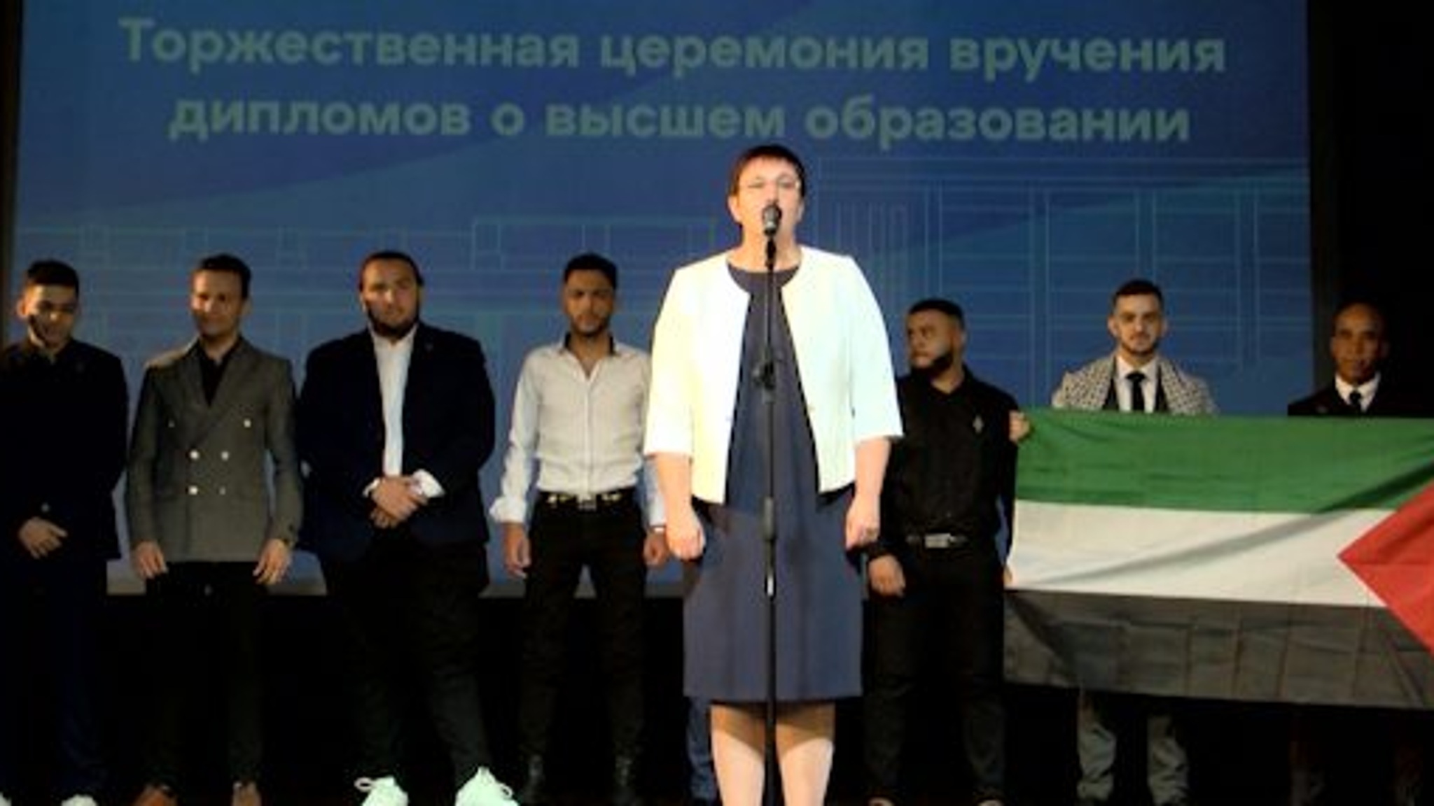 Иностранным студентам СГТУ вручили дипломы