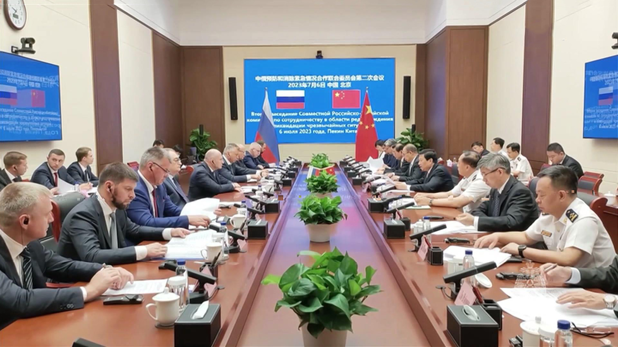 Главы МЧС России и Китая провели переговоры