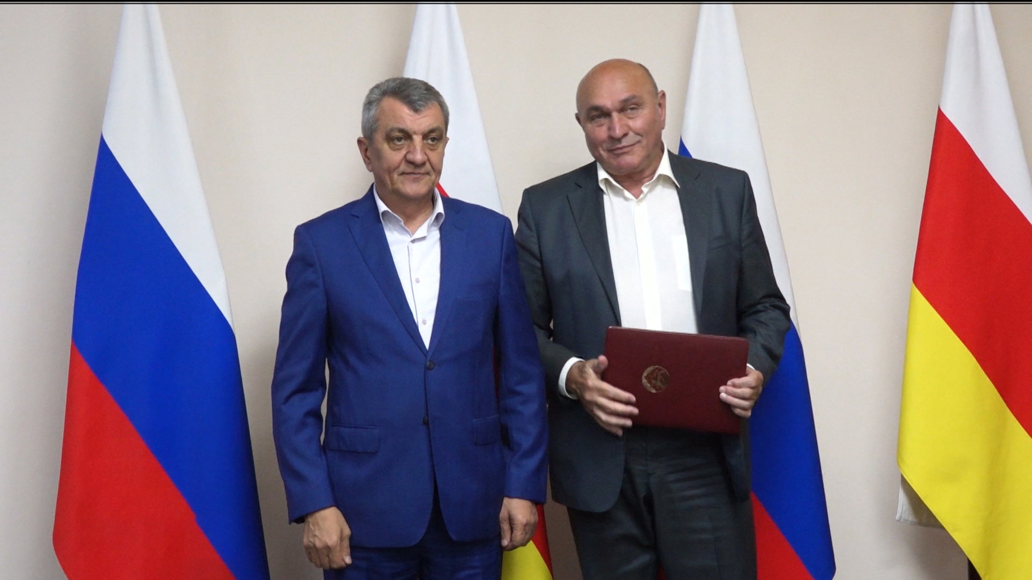 Сергей Меняйло вручил награды артистам конного театра "Нарты"