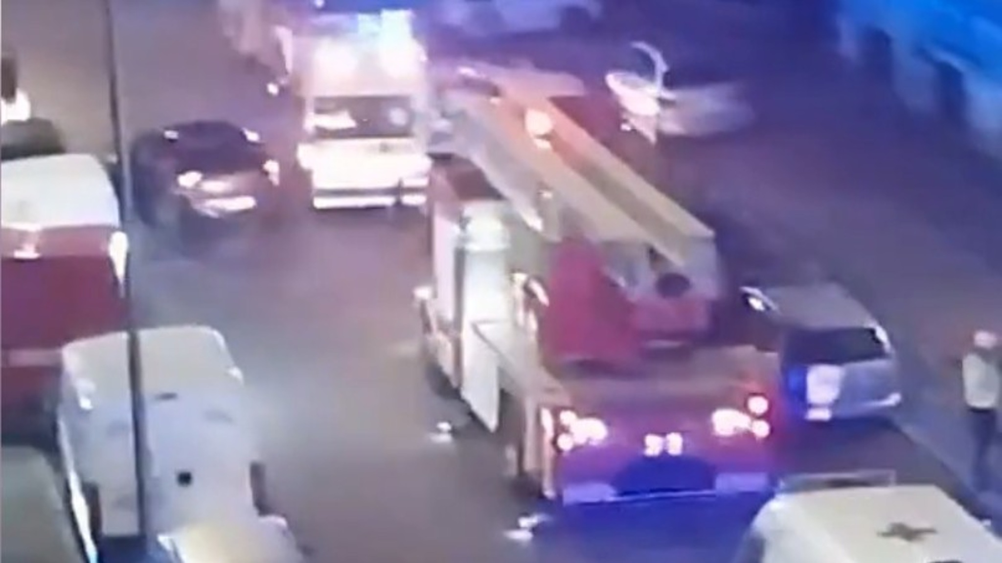 В Милане пожарные всю тушили огонь в доме престарелых, есть погибшие