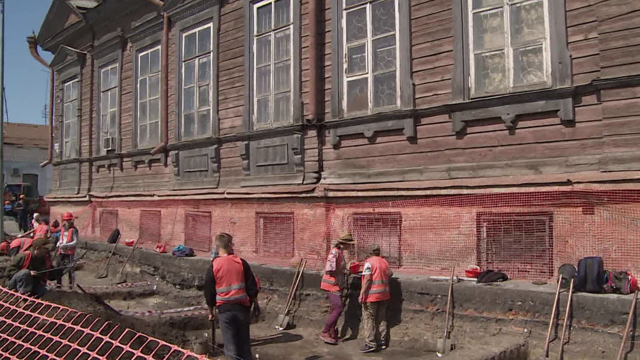 Археологи впервые ведут раскопки на центральных улицах Тюмени
