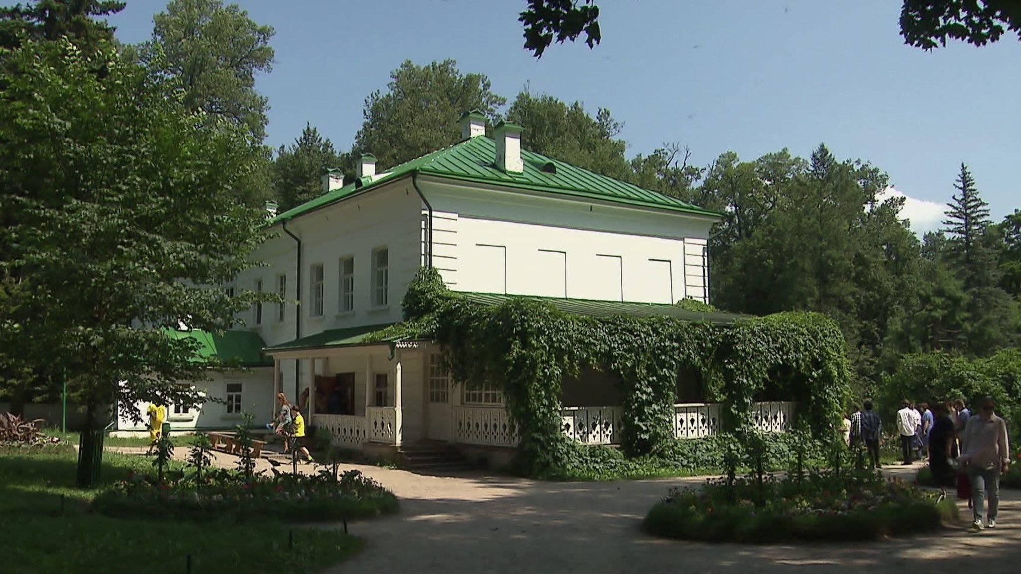 Театральный фестиваль "Толстой" начался в музее-усадьбе "Ясная Поляна"