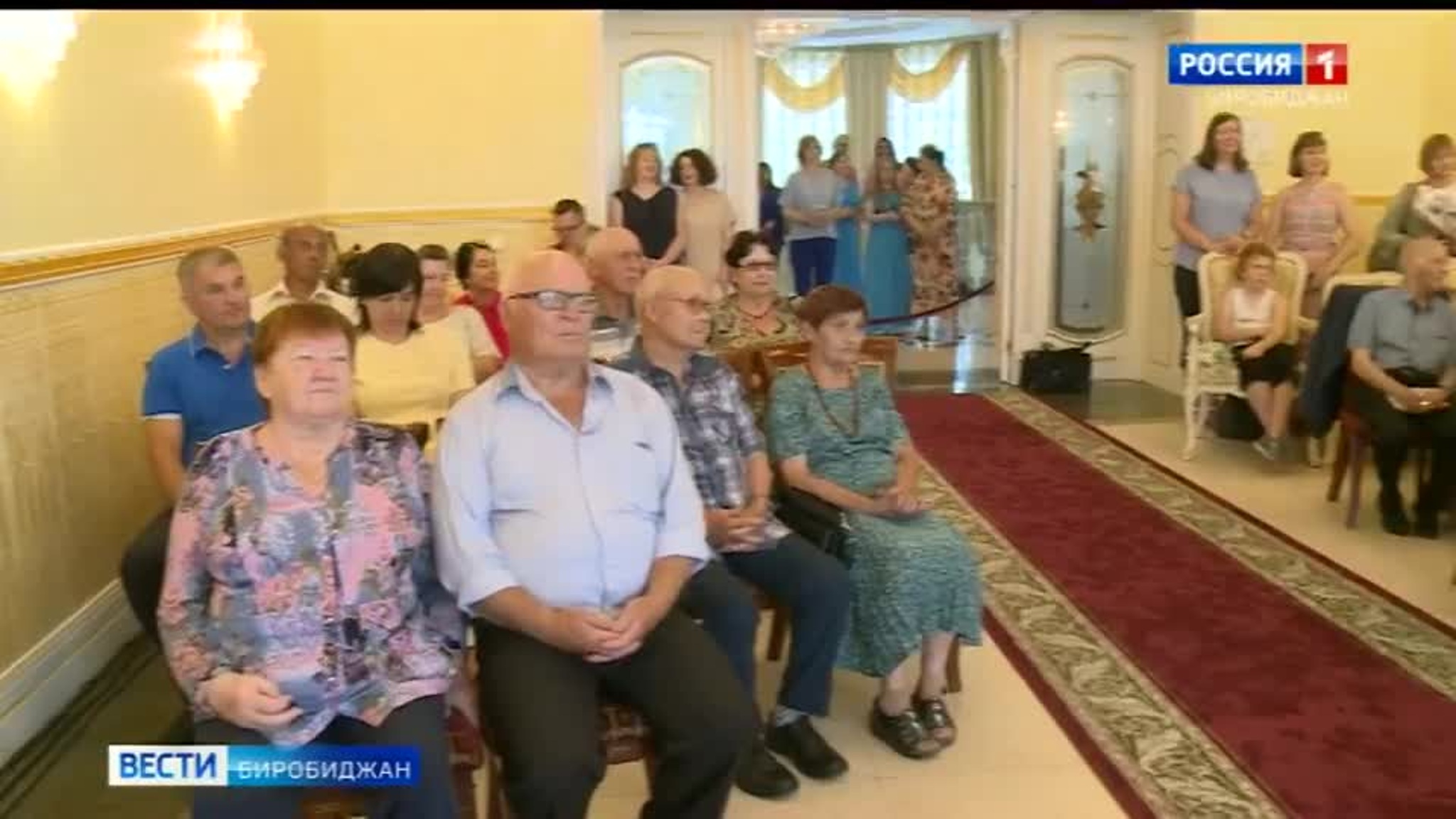 Медали "За любовь и верность" вручили в Биробиджане крепким и дружным семьям