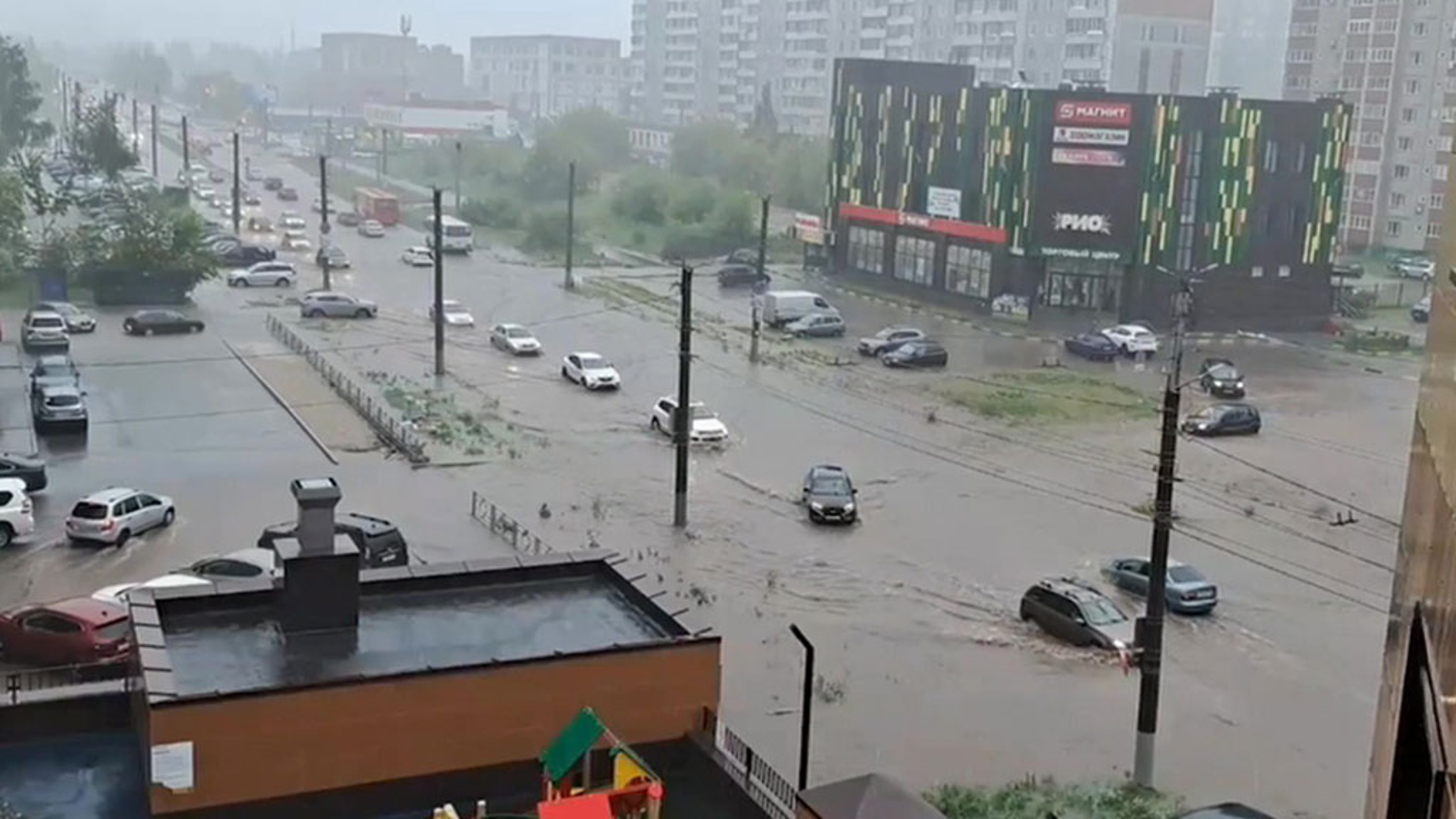 Европейская Россия находится во власти мощного циклона