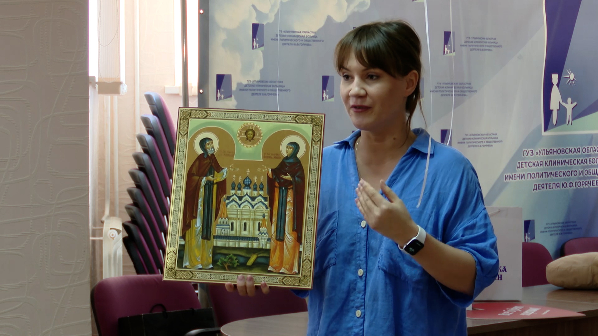 Волонтеры проекта "Батюшка онлайн" подарили пациентам детской областной больницы праздник