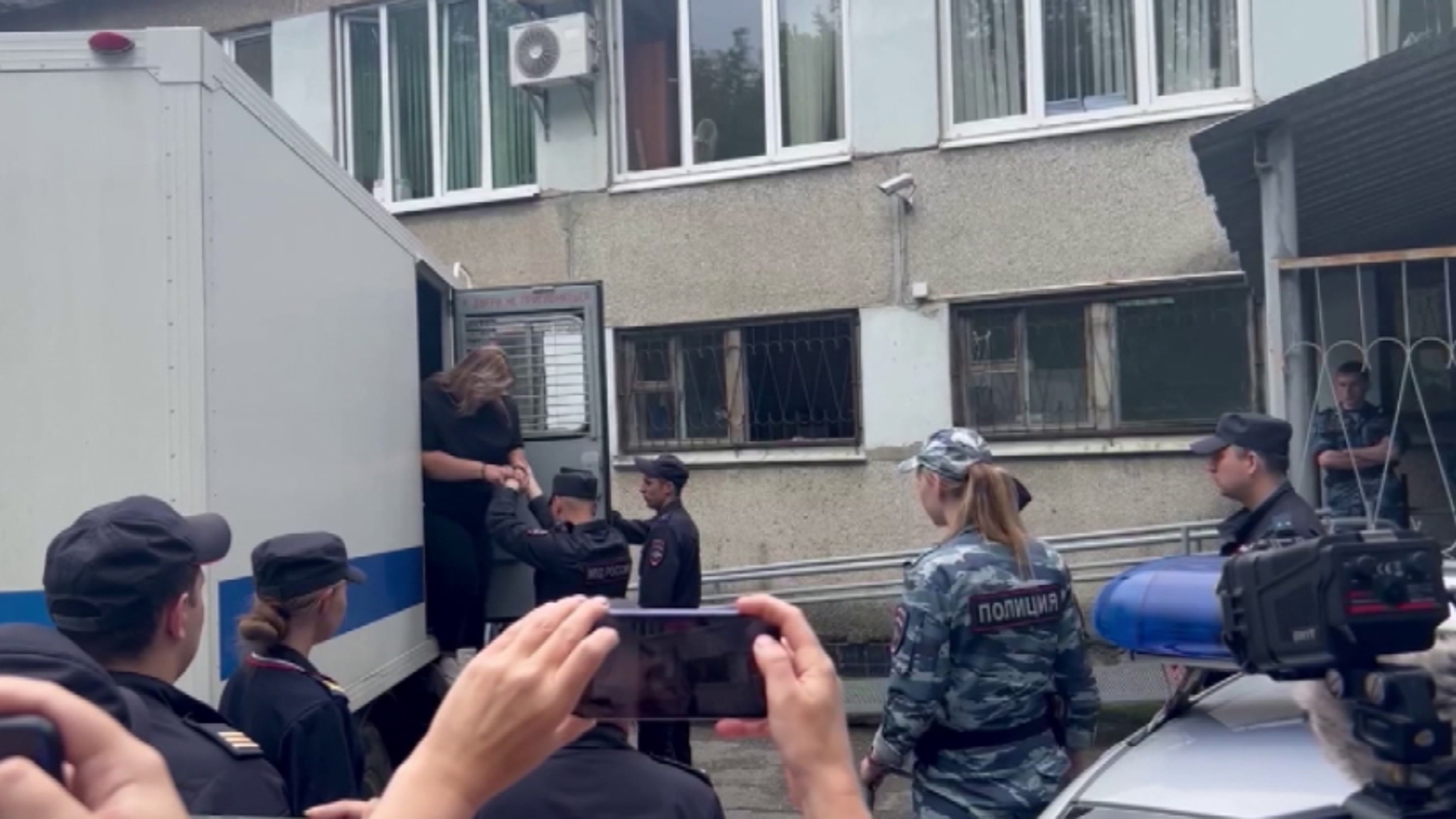 Облсуд оставил под арестом опекуна Далера Бобиева