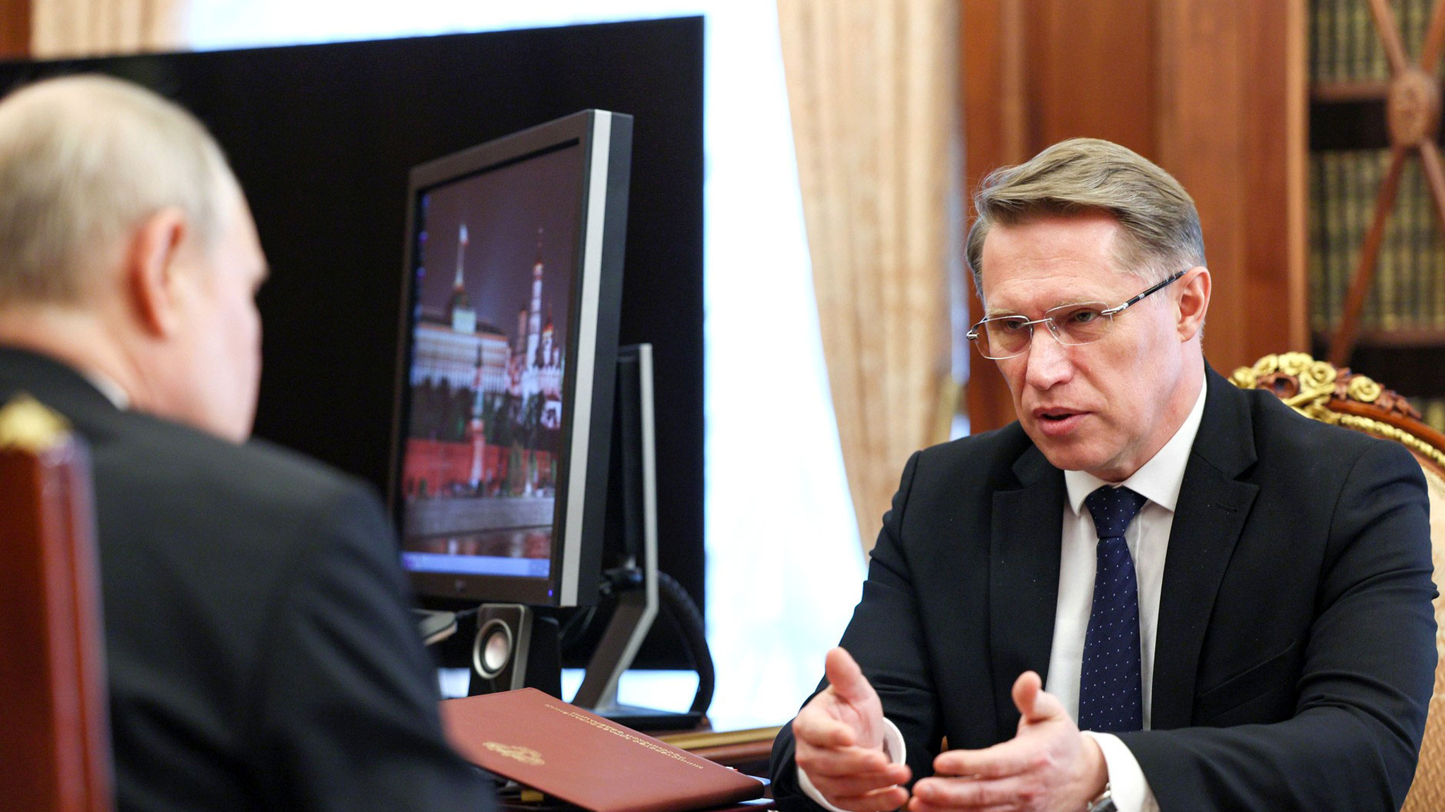 Мурашко рассказал президенту о медицинском обслуживании жителей Новороссии