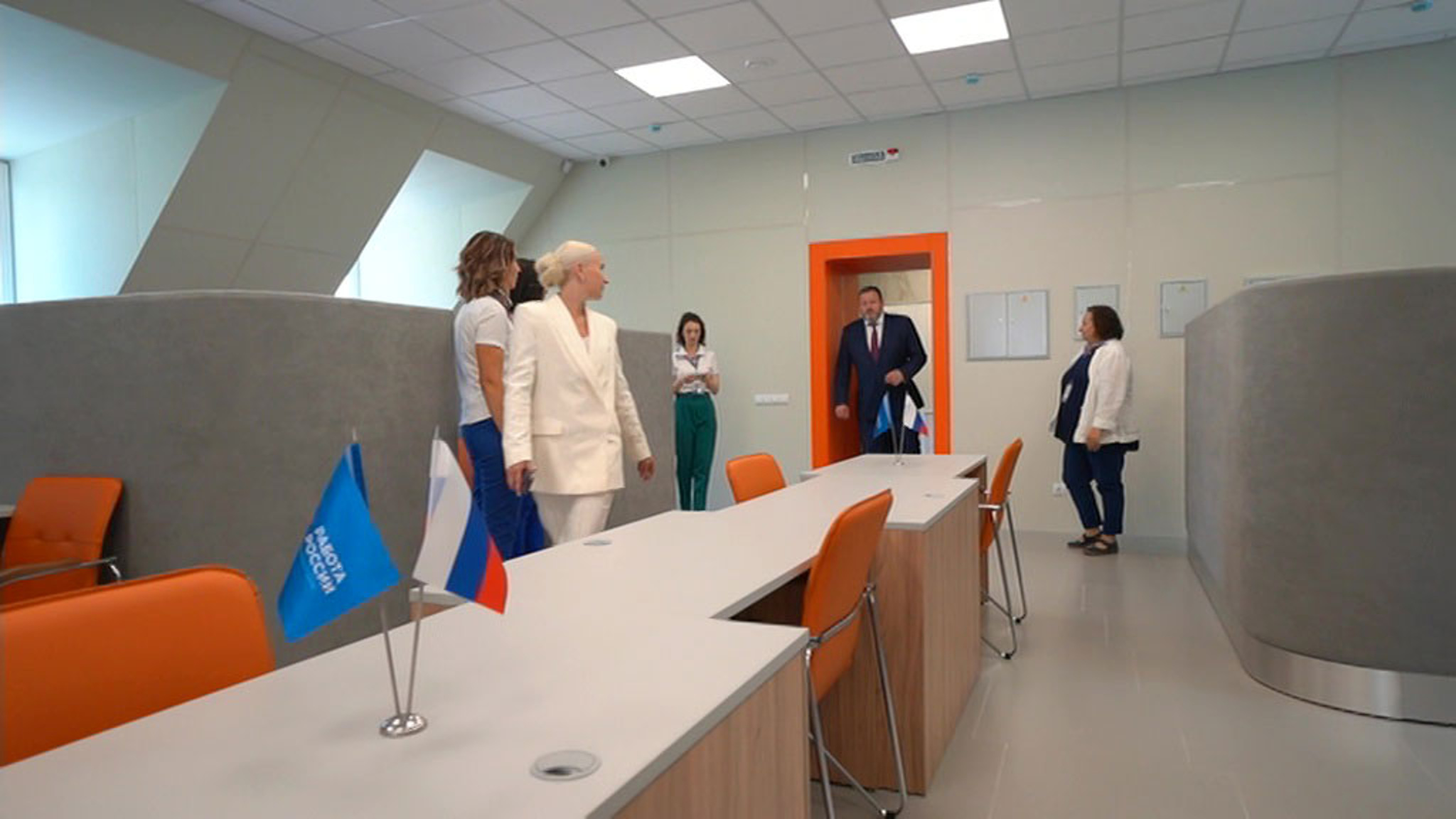 Глава Минтруда осмотрел кадровый центр в Барнауле